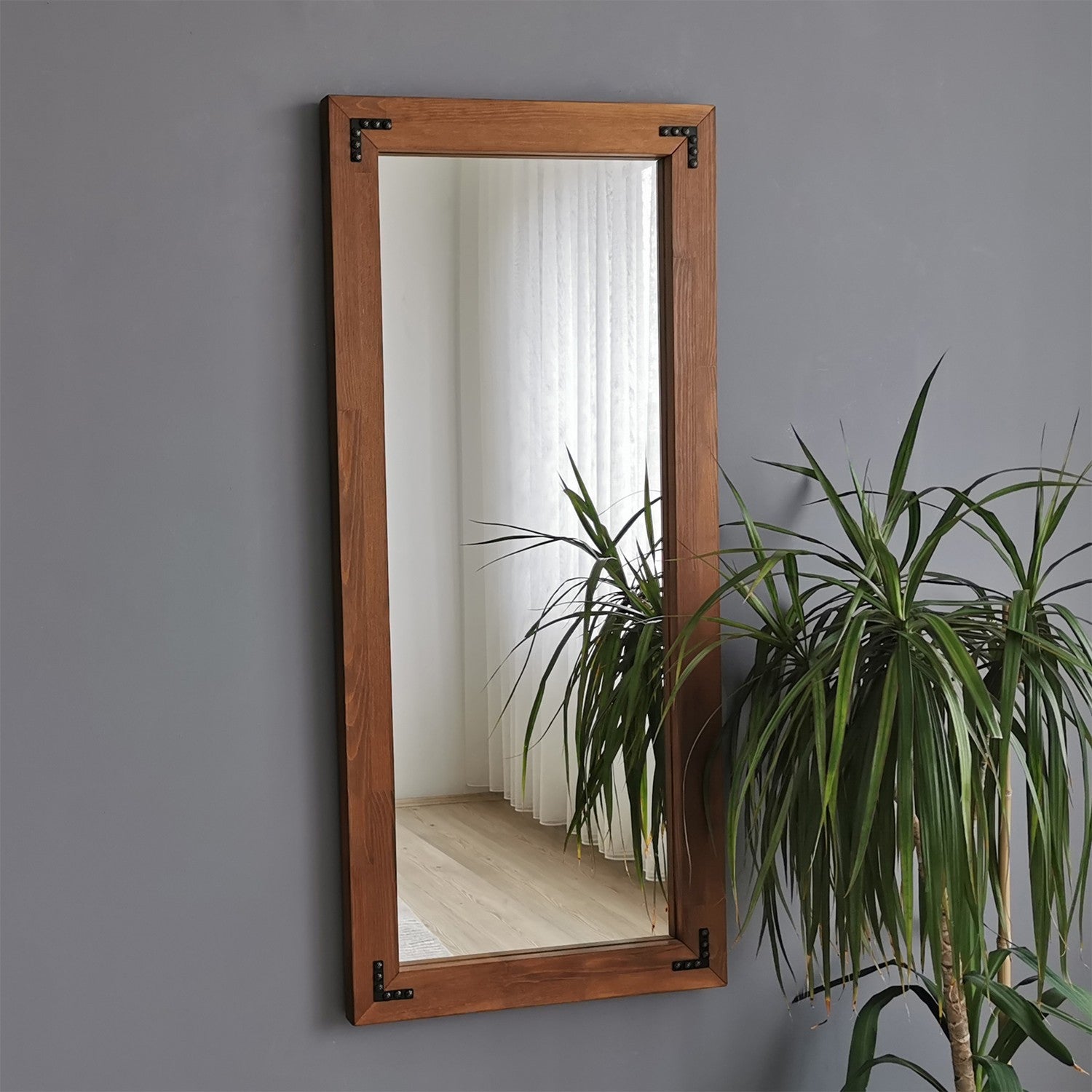 Espelho elegante em nogueira, 50 cm x 110 cm | 100% madeira maciça de pinho, montável na parede, ajustável | Design boêmio e rústico para decoração de casa e hotel