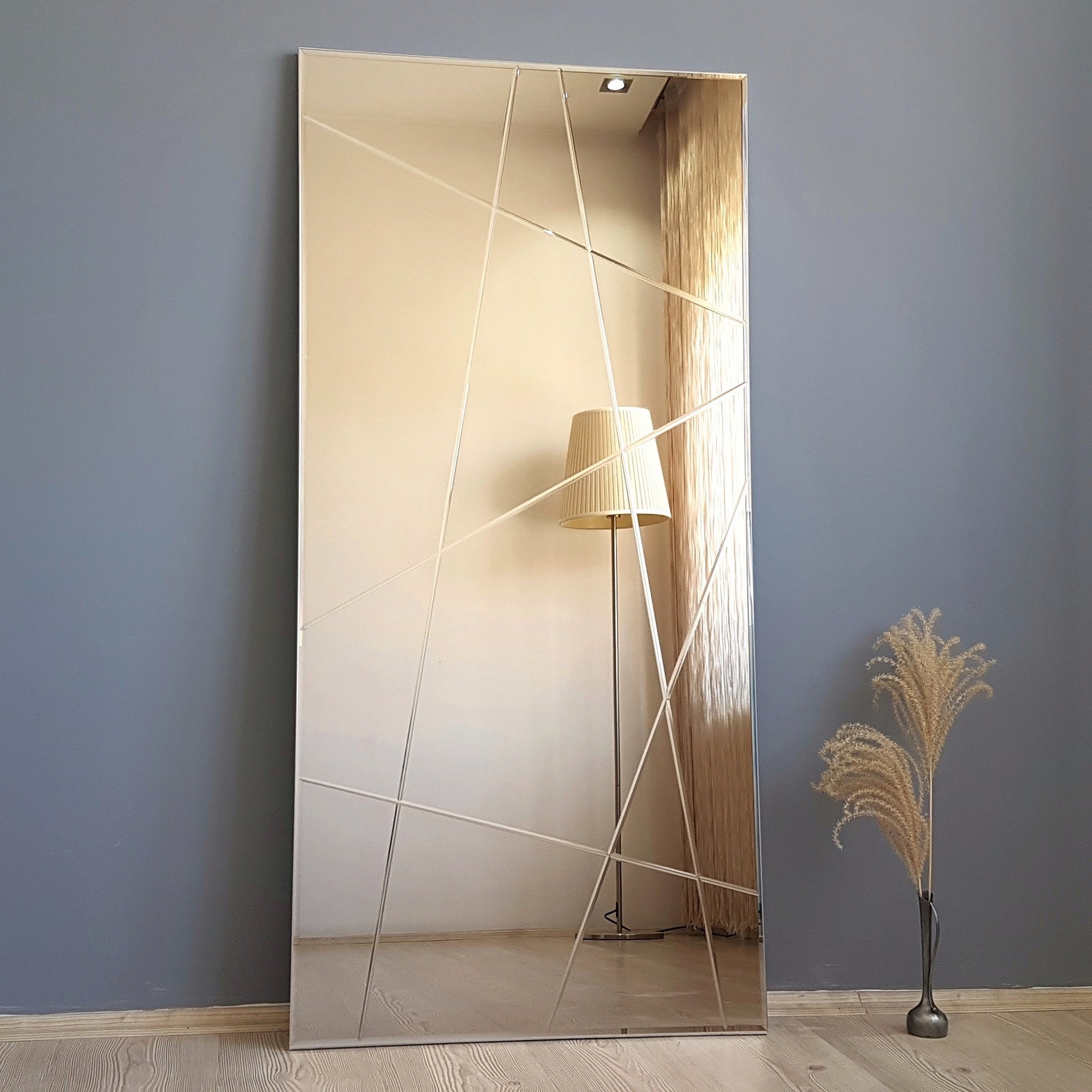 Espelho de parede prateado elegante, 62 x 130 cm | 100% MDF, montado, ajustável horizontal e verticalmente | Perfeito para decoração moderna de hotéis e residências