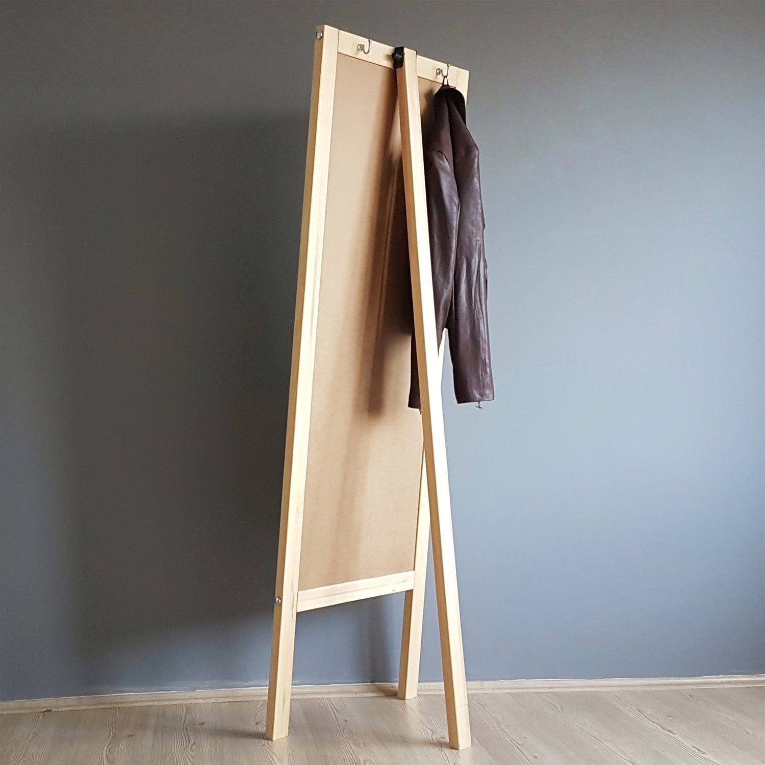 Espelho elegante estilo Cheval com prateleiras, 55 cm x 170 cm, 100% madeira maciça de pinho, cor nogueira | Montável na parede, montado | Design boêmio e rústico