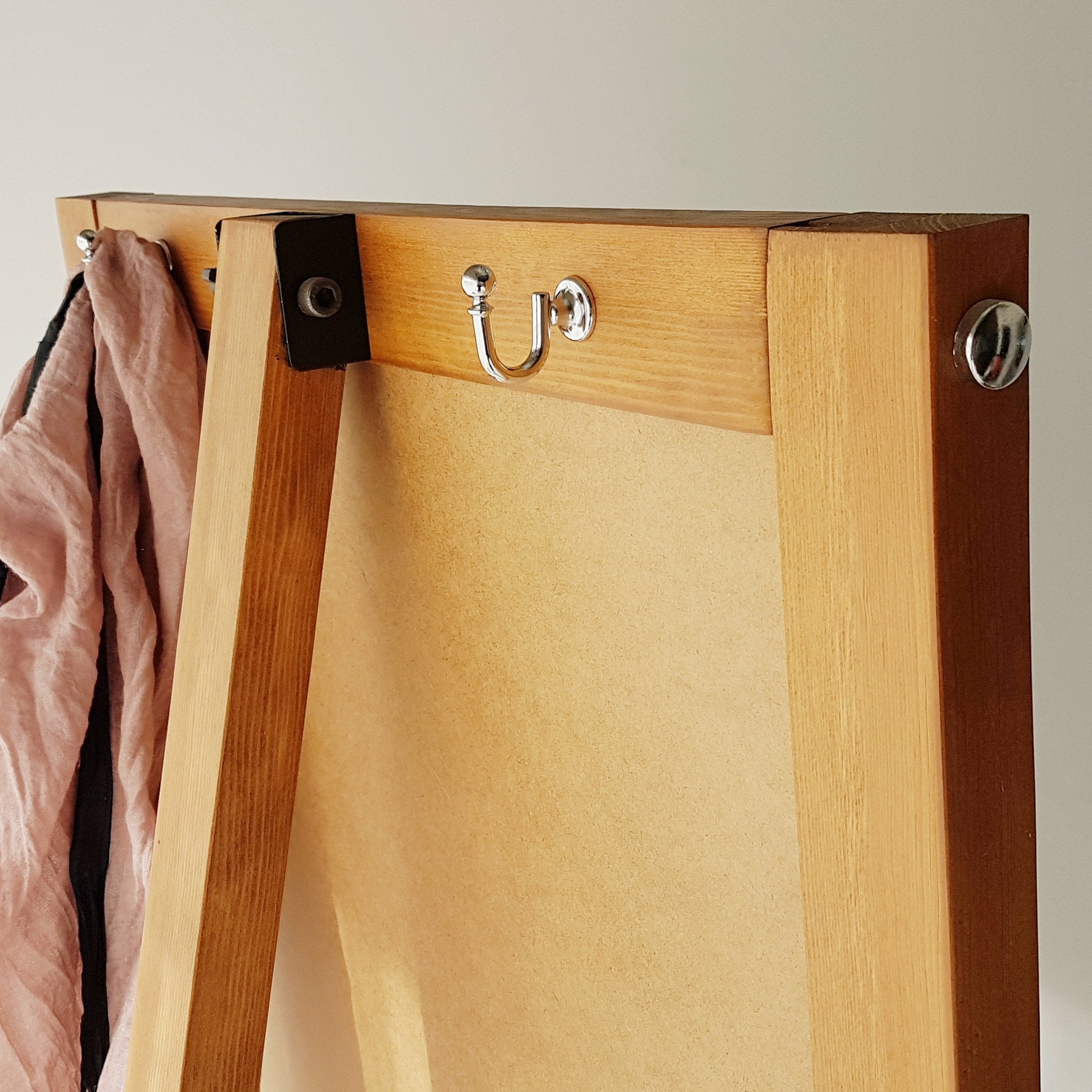 Espelho elegante estilo Cheval com prateleiras, 55 cm x 170 cm, 100% madeira maciça de pinho, acabamento em carvalho | Montável na parede, montado | Design boêmio e rústico