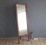 Espelho elegante estilo Cheval com prateleiras, 55 cm x 170 cm, 100% madeira maciça de pinho, cor nogueira | Montável na parede, montado | Design boêmio e rústico