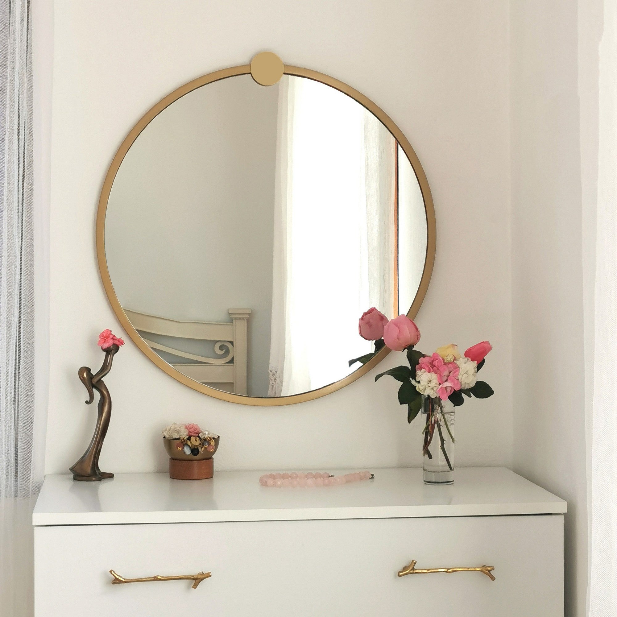 Espelho de parede dourado elegante, 60 x 60 cm, 100% metal, 2,2 cm de profundidade | Design moderno e glamouroso, perfeito para decoração de hotéis e escandinava | Montado e pronto para pendurar
