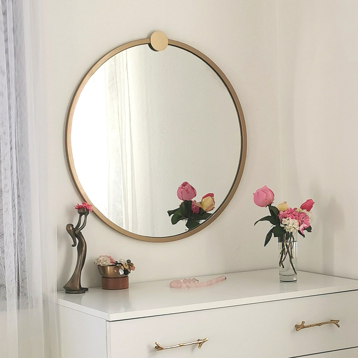 Espelho de parede dourado elegante, 60 x 60 cm, 100% metal, 2,2 cm de profundidade | Design moderno e glamouroso, perfeito para decoração de hotéis e escandinava | Montado e pronto para pendurar