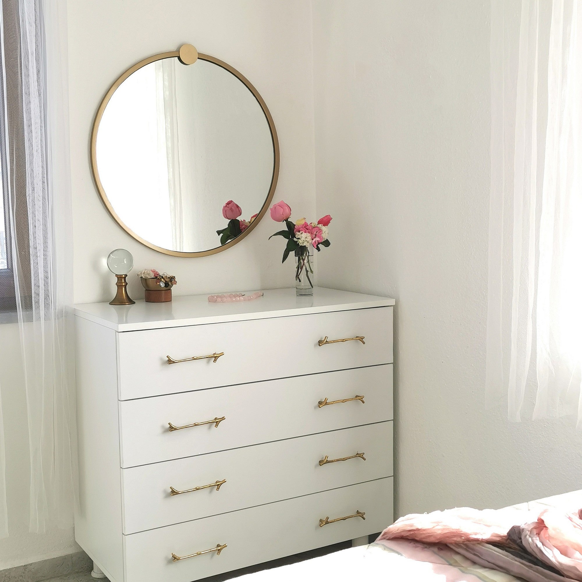 Espelho de parede dourado elegante, 60 x 60 cm, 100% metal, 2,2 cm de profundidade | Design moderno e glamouroso, perfeito para decoração de hotéis e escandinava | Montado e pronto para pendurar