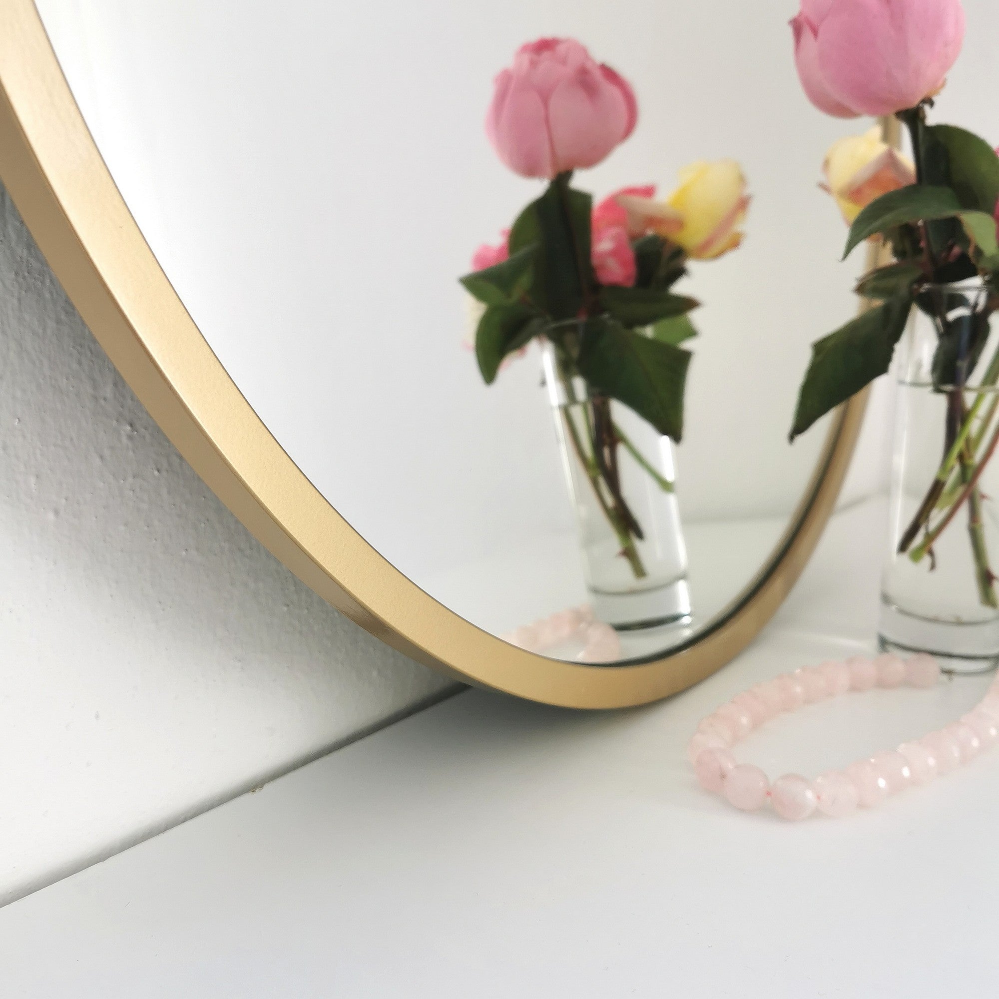 Espelho de parede dourado elegante, 60 x 60 cm, 100% metal, 2,2 cm de profundidade | Design moderno e glamouroso, perfeito para decoração de hotéis e escandinava | Montado e pronto para pendurar