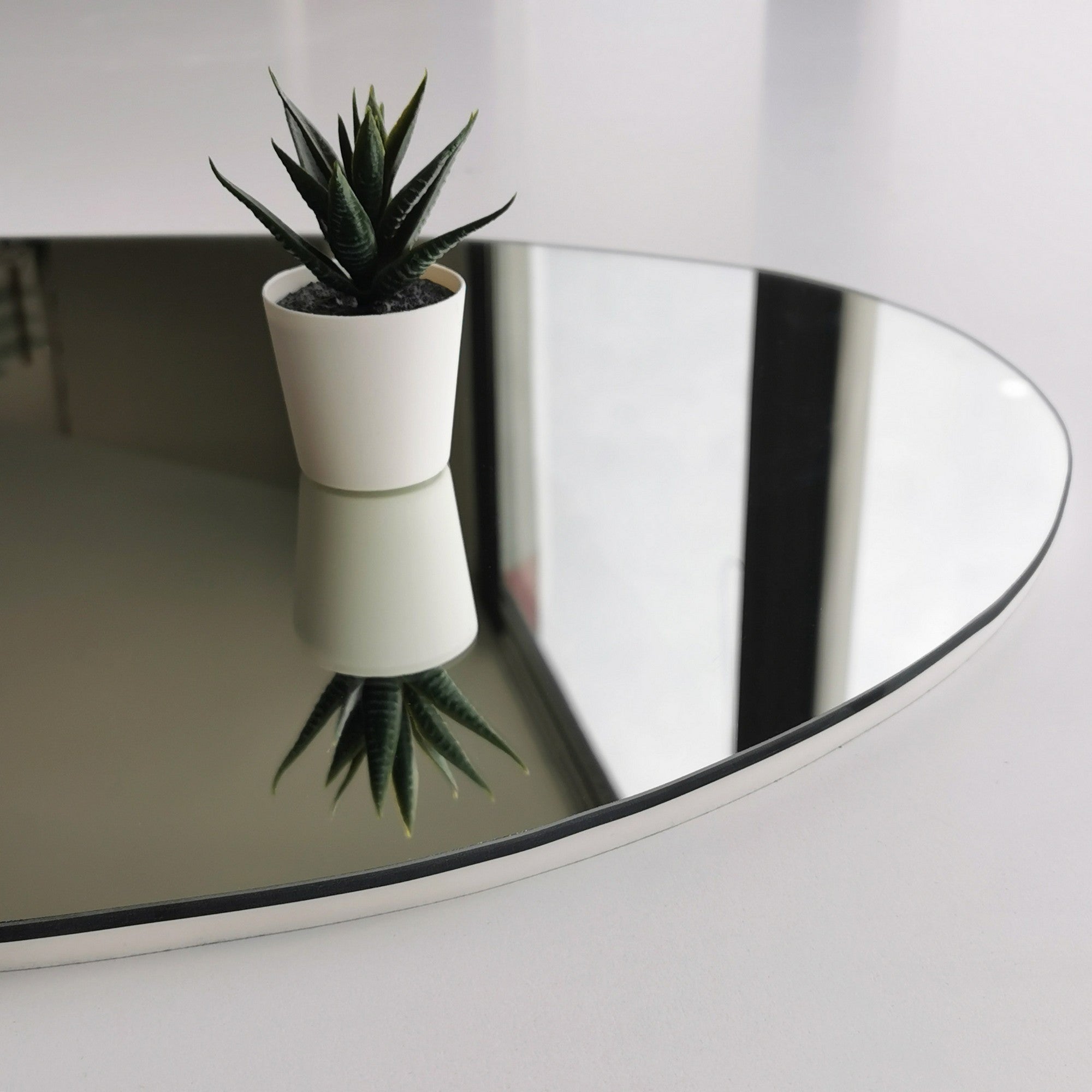 Espelho de parede moderno, 90 x 60 cm, MDF branco | Design escandinavo elegante e montado | Perfeito para hotéis e espaços contemporâneos