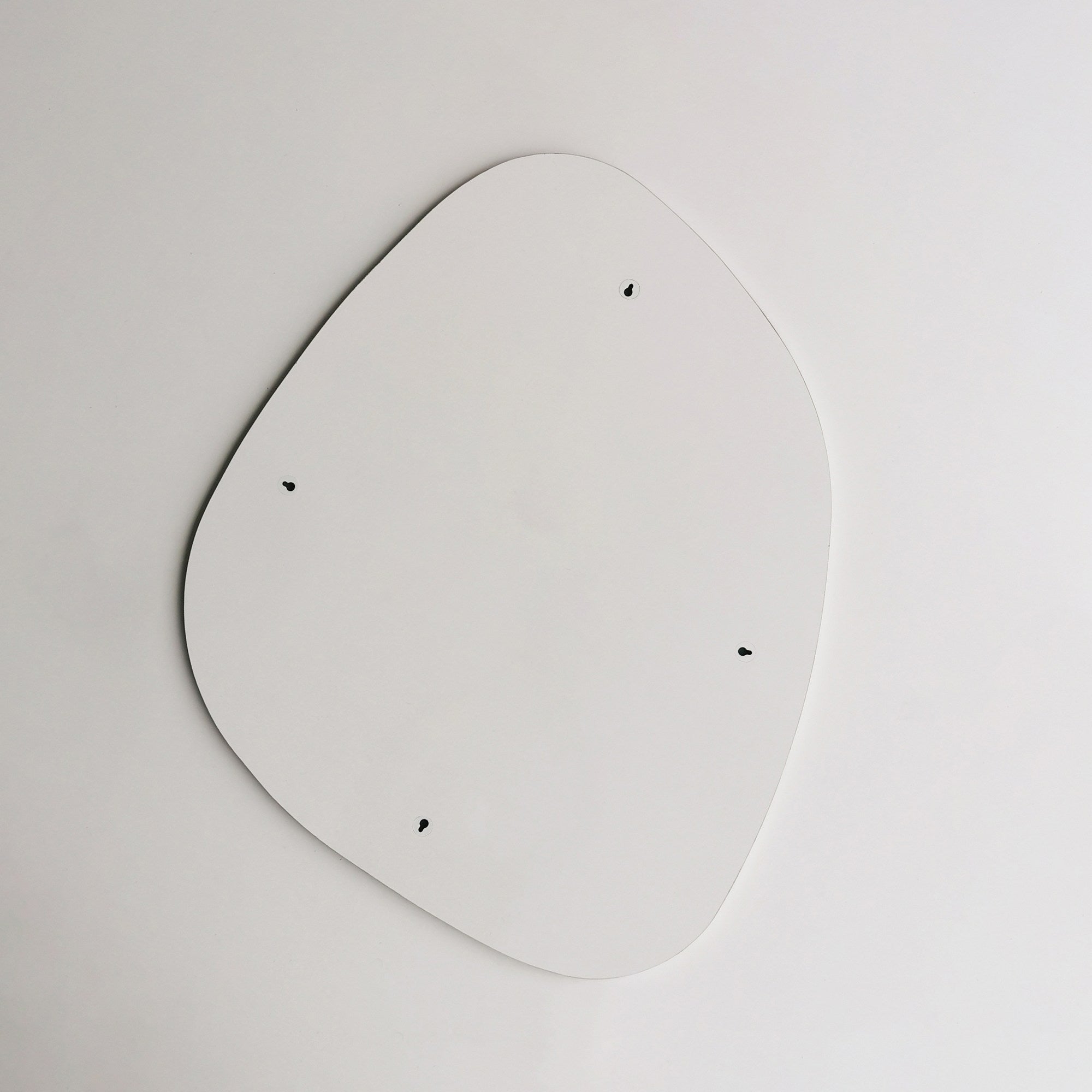 Espelho de parede moderno, 85 x 67 cm, MDF branco, 2,2 cm de espessura | Design escandinavo montado para decoração de casa e hotel | Elegante e funcional
