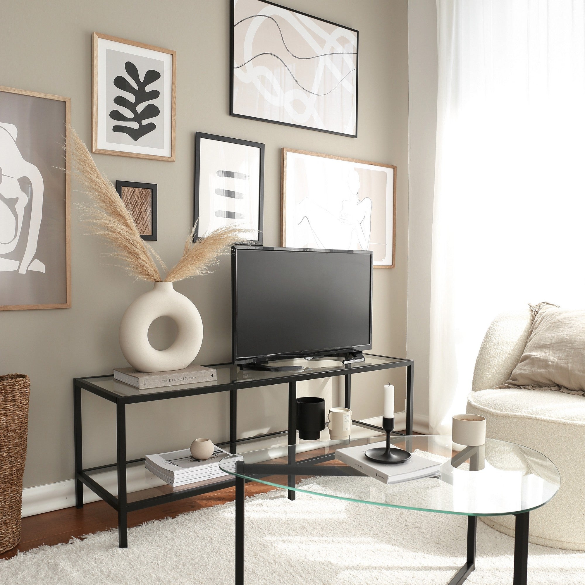 Suporte de TV moderno com estrutura de vidro temperado 100% e metal, preto fosco, 130 x 45 x 40 cm | Montável na parede, várias prateleiras, design industrial