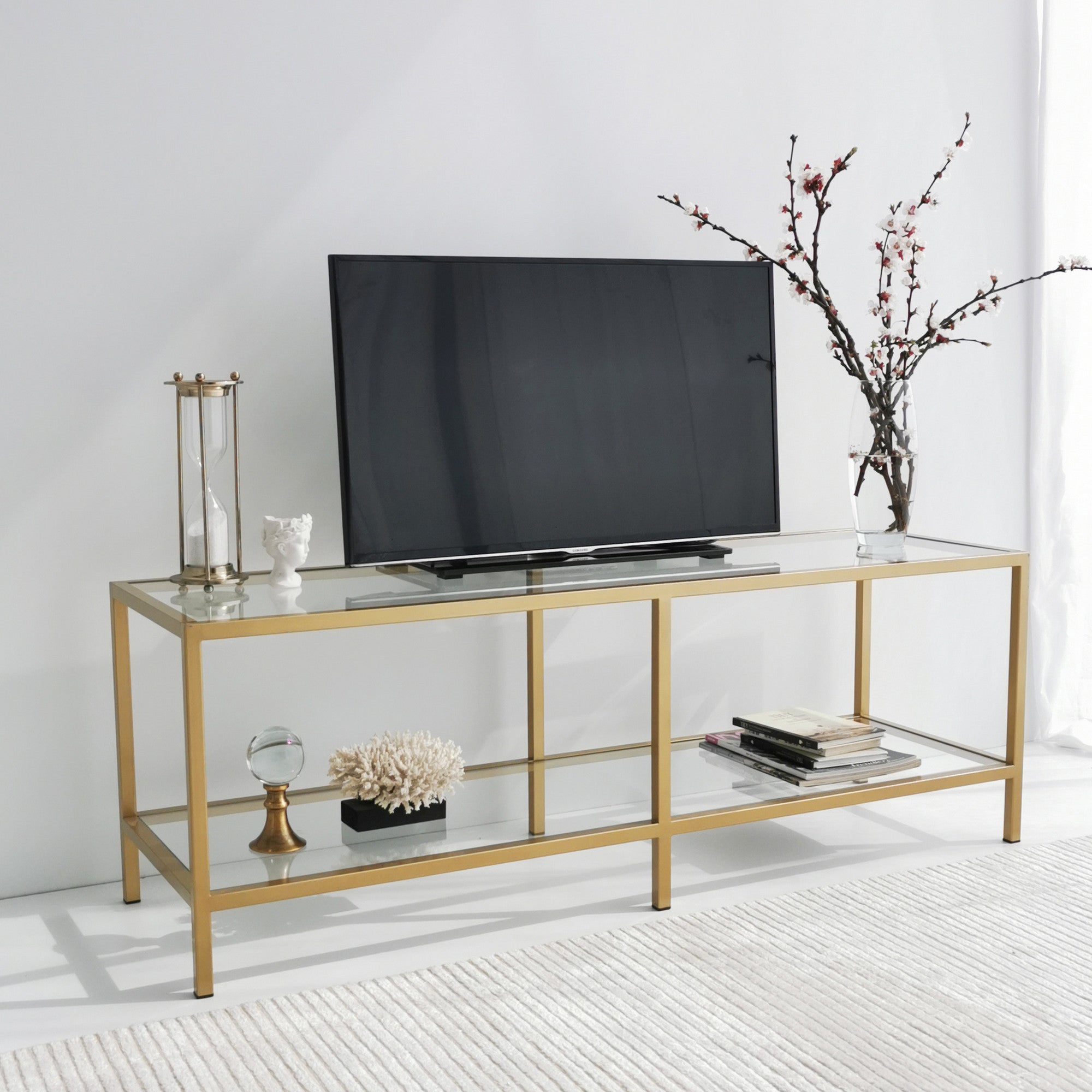 Suporte de TV moderno dourado, 130 cm | Estrutura 100% em vidro temperado e metal, 4 mm de espessura | Montável na parede com várias prateleiras | Design glamoroso para salas de estar elegantes