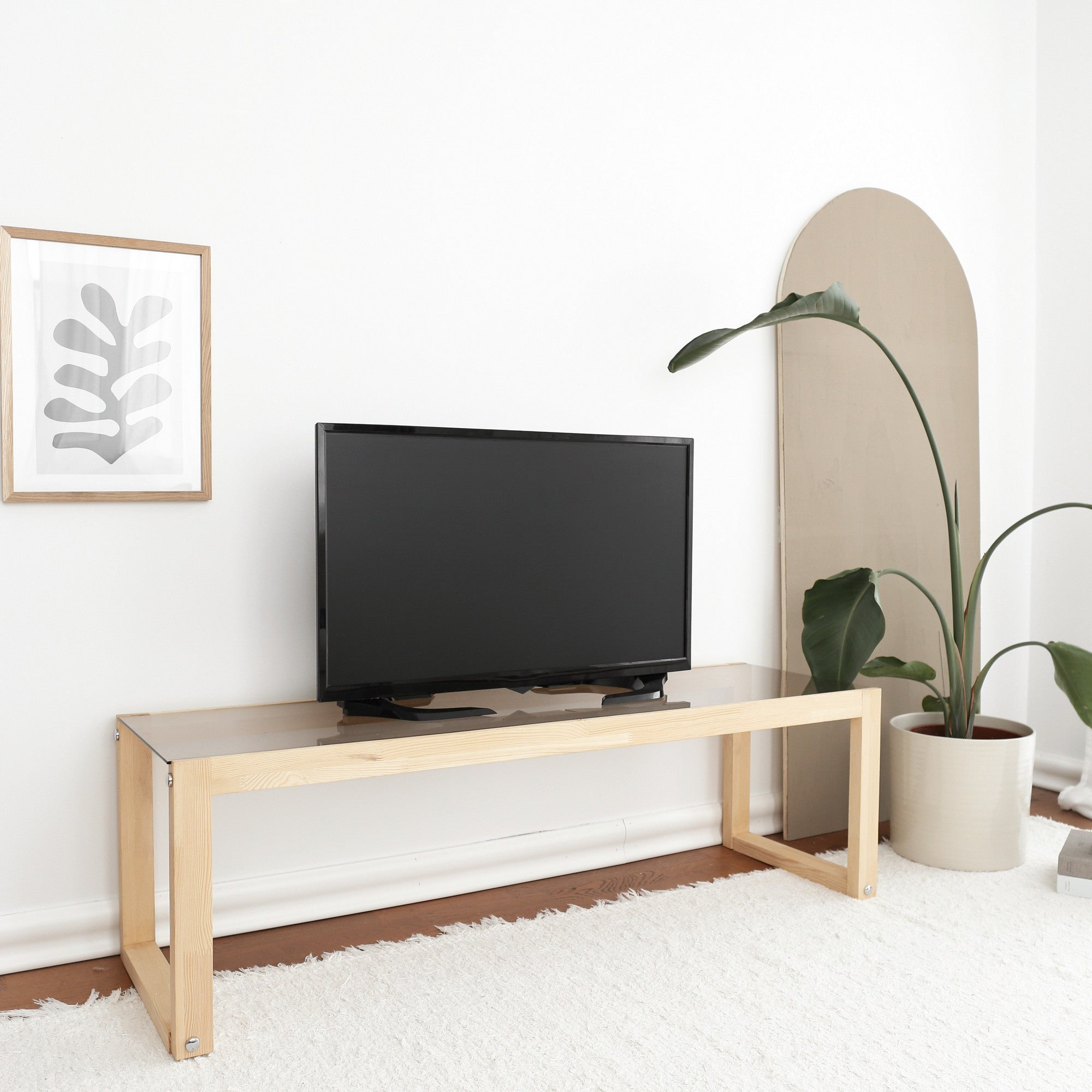 Suporte de TV moderno, 130 cm, 100% madeira maciça de pinho e vidro temperado, 6 mm de espessura | Montável na parede, design escandinavo rústico, acabamento natural