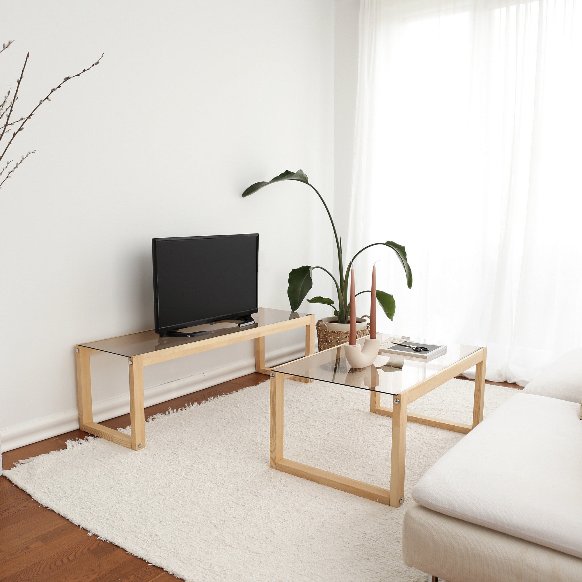 Suporte de TV moderno, 130 cm, 100% madeira maciça de pinho e vidro temperado, 6 mm de espessura | Montável na parede, design escandinavo rústico, acabamento natural