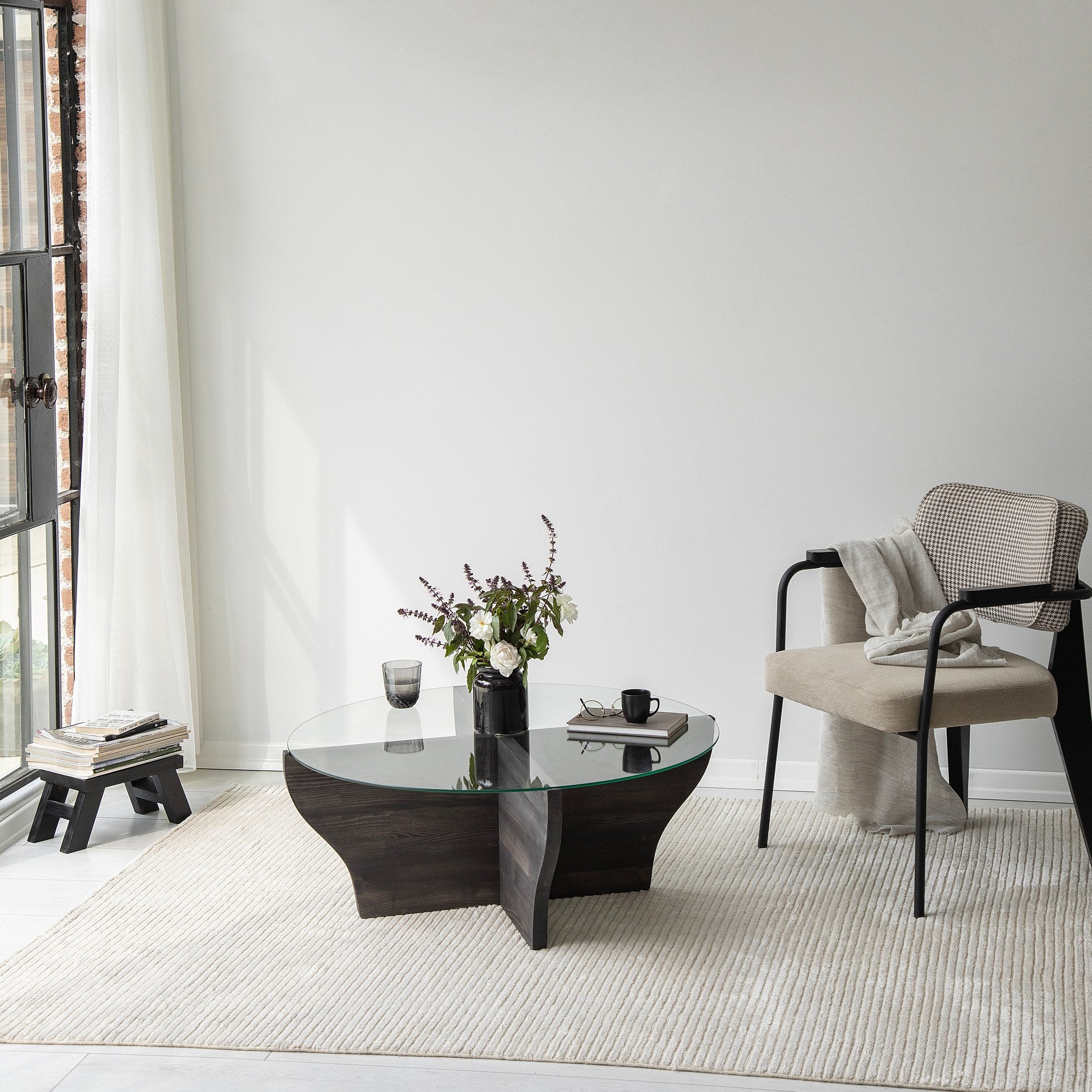 Mesa de Centro Elegante, 92 cm x 36 cm x 92 cm | Tampo 100% em Vidro Temperado e Estrutura em Madeira de Pinho Maciça | Design Elegante em Antracite para Espaços Modernos