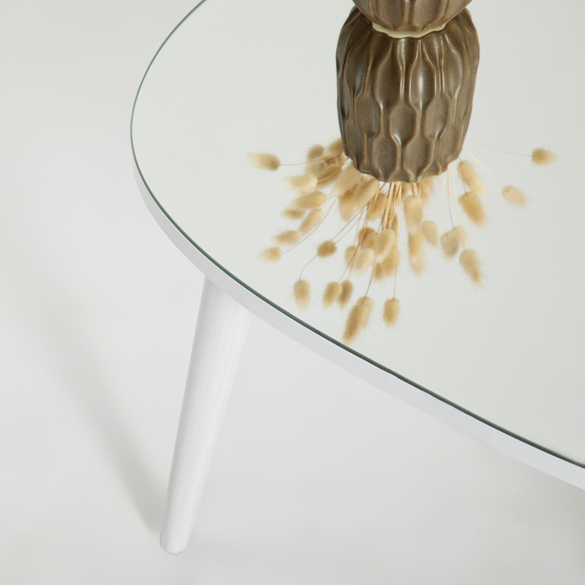 Mesa de Centro Branca Elegante, 75 x 55 x 38 cm | Tampo 100% Vidro Temperado, Estrutura 100% Aglomerado Revestido em Melamina, 18 mm de Espessura | Design Moderno para Sala de Estar