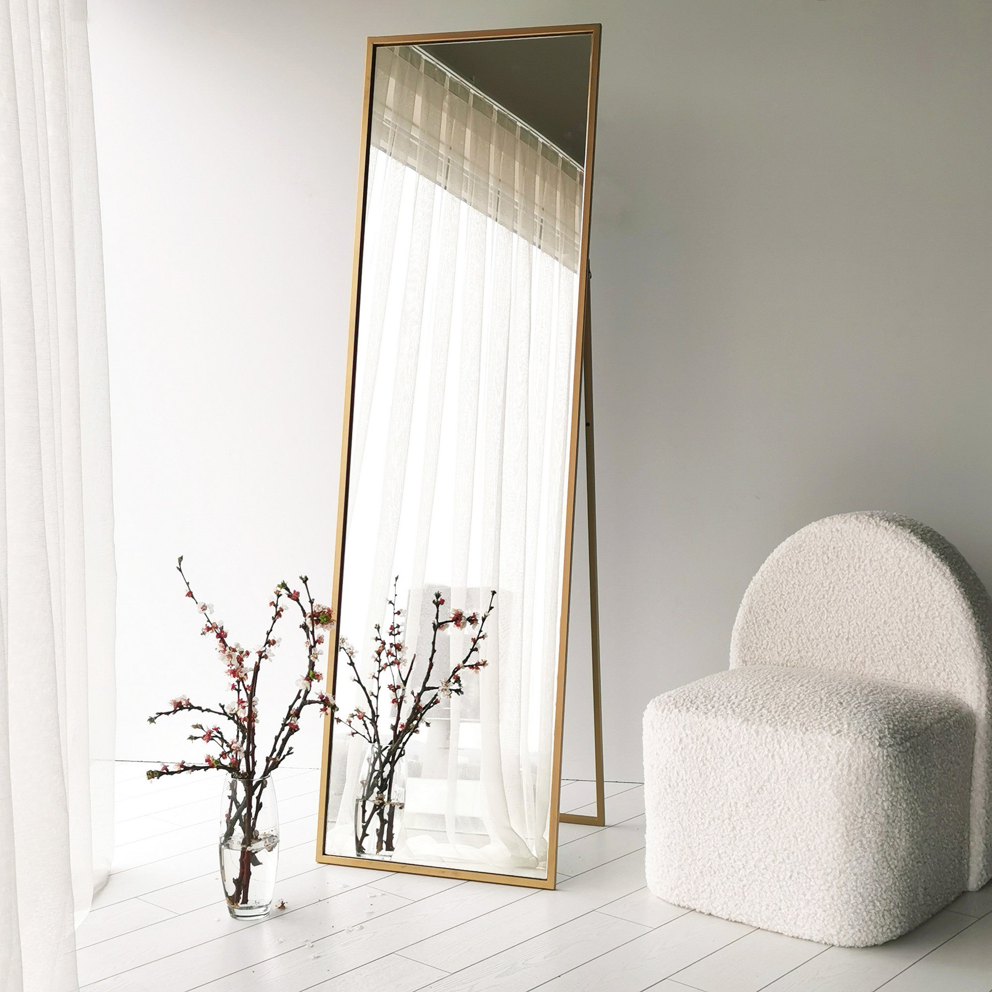 Espelho Cheval Elegante com Moldura de Metal Dourado, 50 cm x 170 cm | Inclui Espelho e Prateleiras, Montável na Parede | Design Moderno e Glamouroso para Casa e Hotel