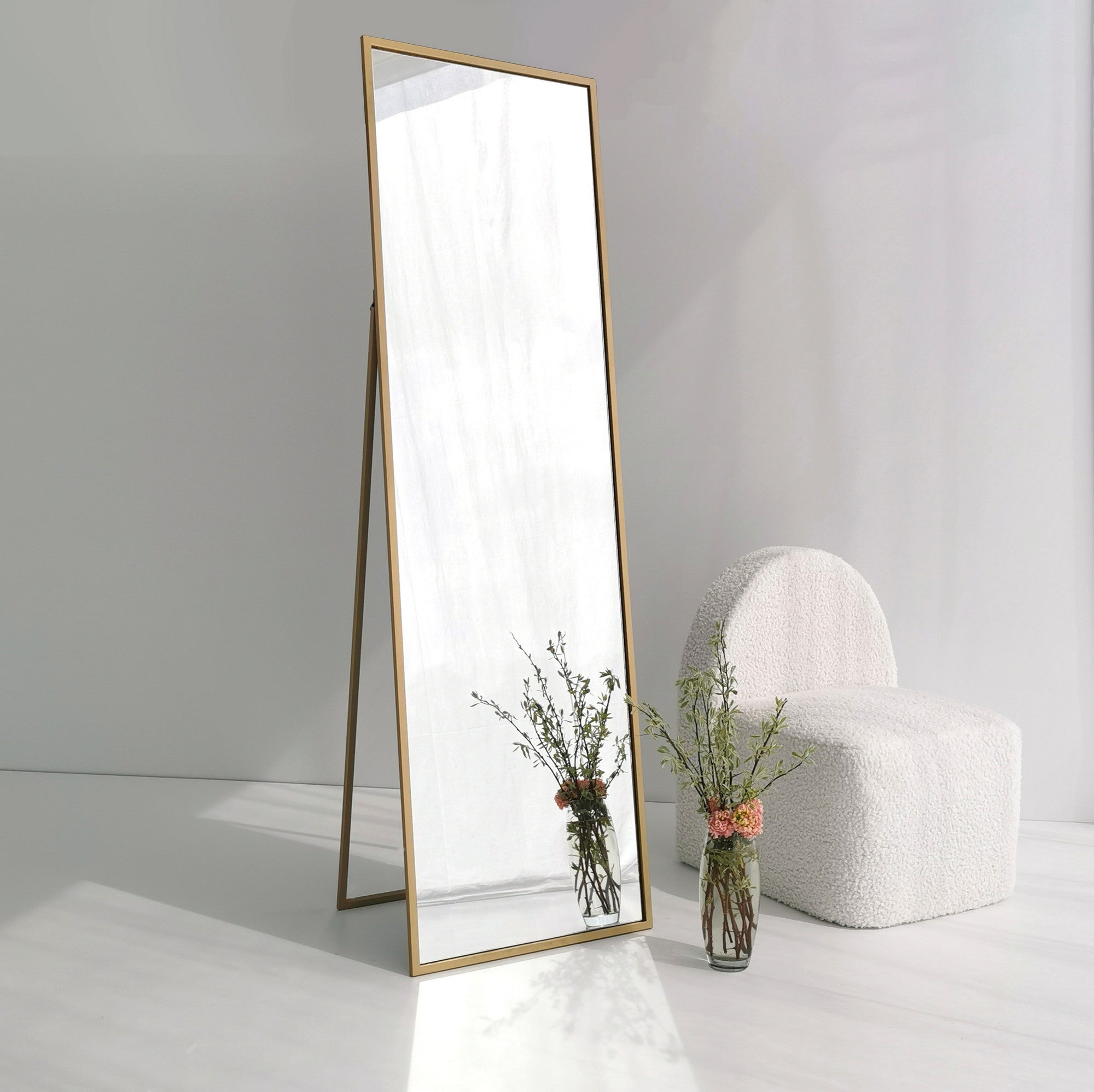 Espelho Cheval Elegante com Moldura de Metal Dourado, 50 cm x 170 cm | Inclui Espelho e Prateleiras, Montável na Parede | Design Moderno e Glamouroso para Casa e Hotel