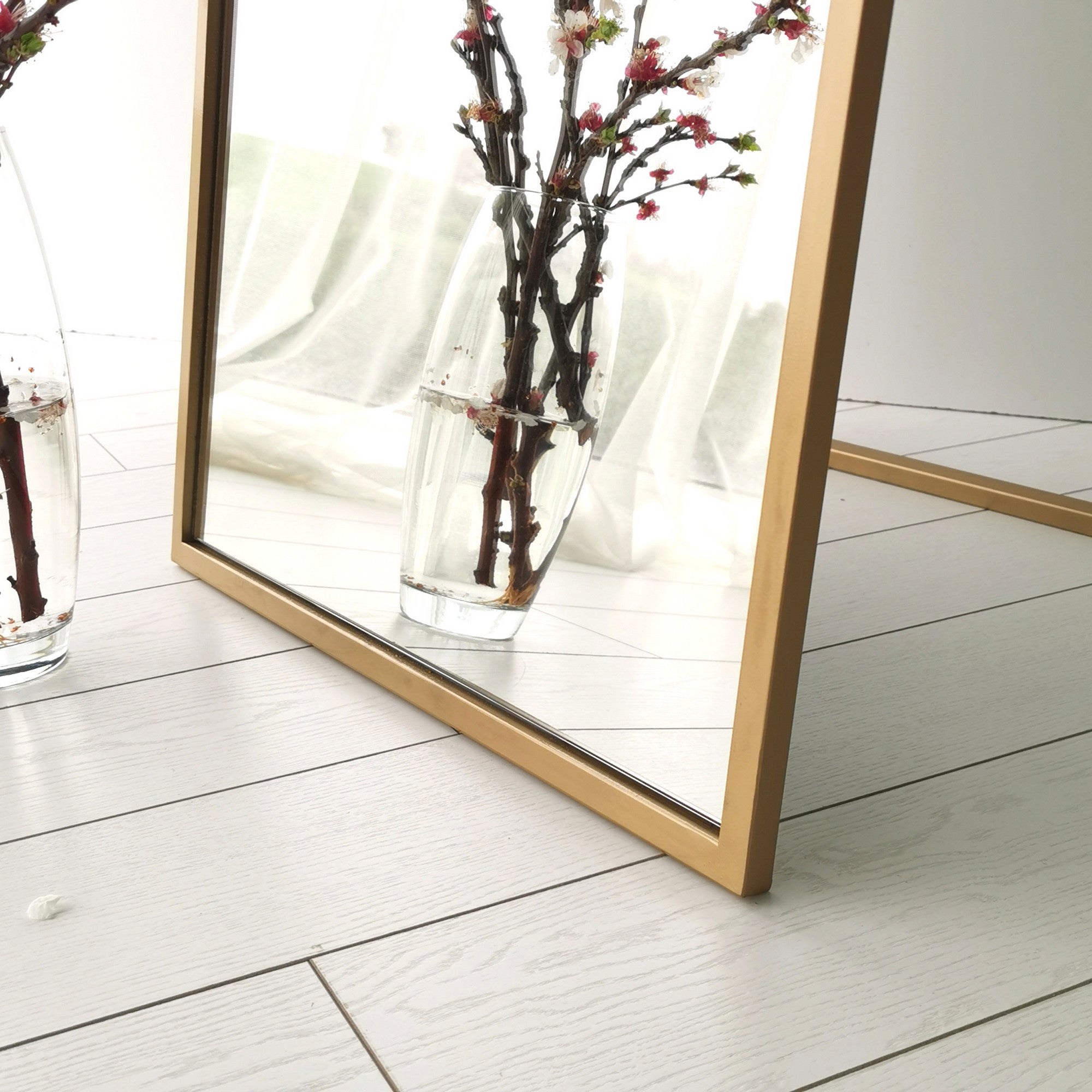 Espelho Cheval Elegante com Moldura de Metal Dourado, 50 cm x 170 cm | Inclui Espelho e Prateleiras, Montável na Parede | Design Moderno e Glamouroso para Casa e Hotel
