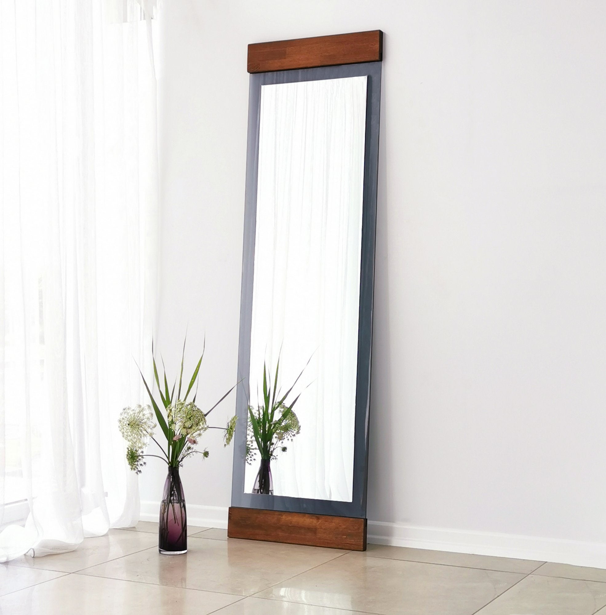 Espelho Cheval Elegante, 50 cm x 170 cm, Acabamento em Nogueira e Fumê | Estrutura 100% Metal, Design Tradicional Americano Moderno | Perfeito para Quartos e Hotéis