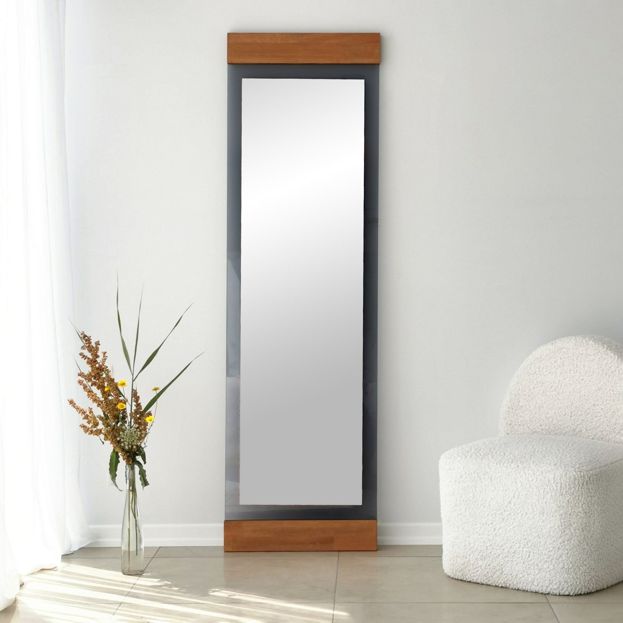 Espelho Cheval elegante com moldura de metal, 50 cm x 170 cm x 3 cm | Cores carvalho e fumaça | Design tradicional americano moderno para uso residencial e hoteleiro