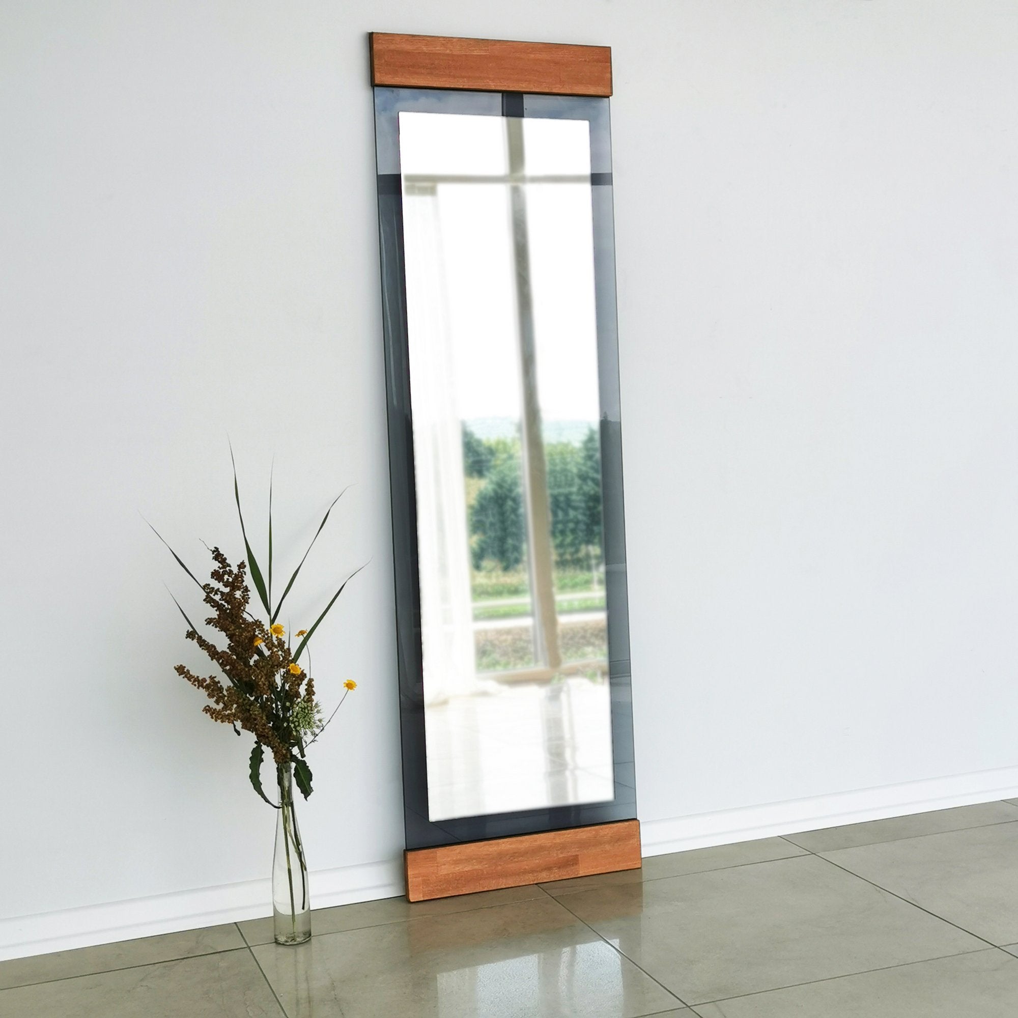 Espelho Cheval elegante com moldura de metal, 50 cm x 170 cm x 3 cm | Cores carvalho e fumaça | Design tradicional americano moderno para uso residencial e hoteleiro