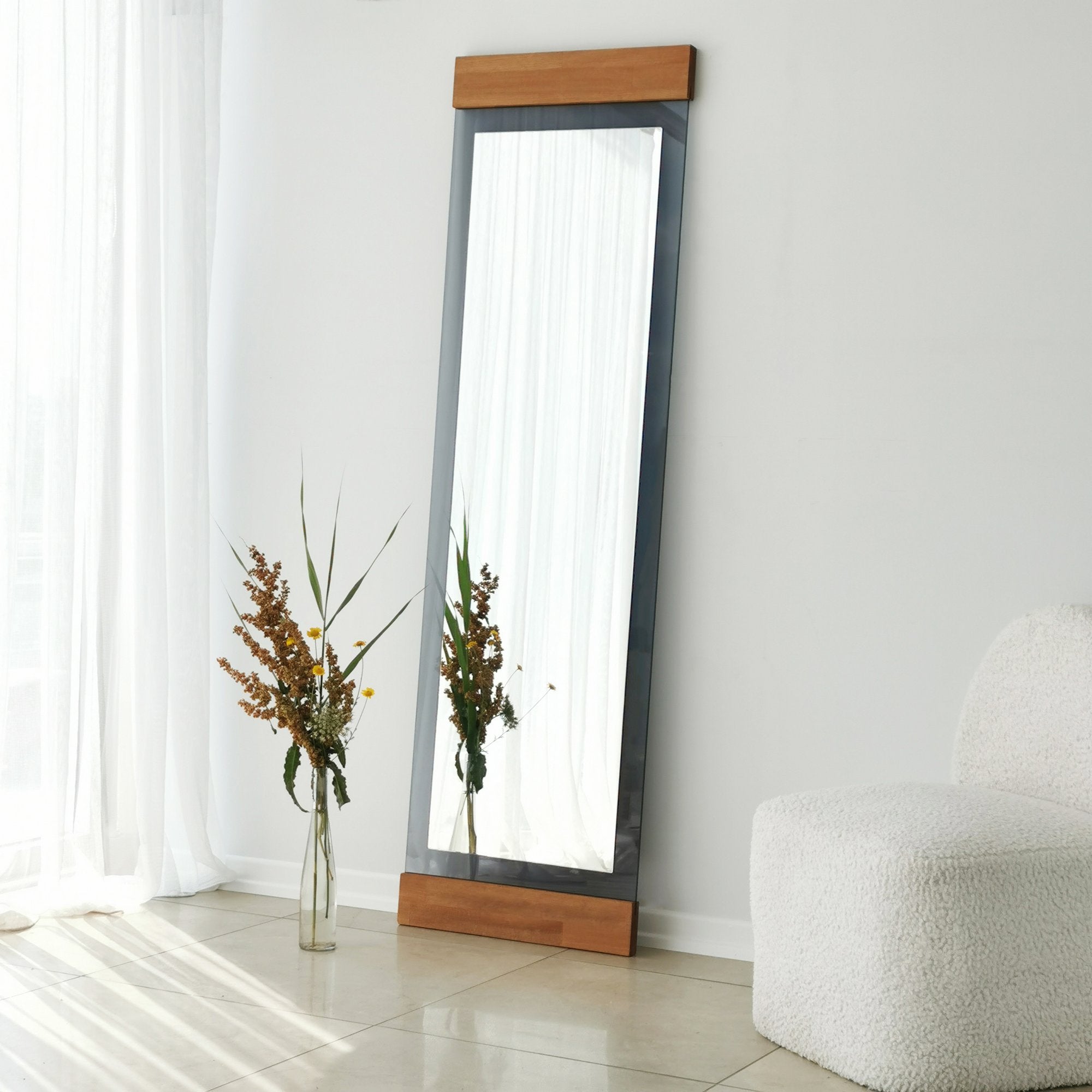 Espelho Cheval elegante com moldura de metal, 50 cm x 170 cm x 3 cm | Cores carvalho e fumaça | Design tradicional americano moderno para uso residencial e hoteleiro