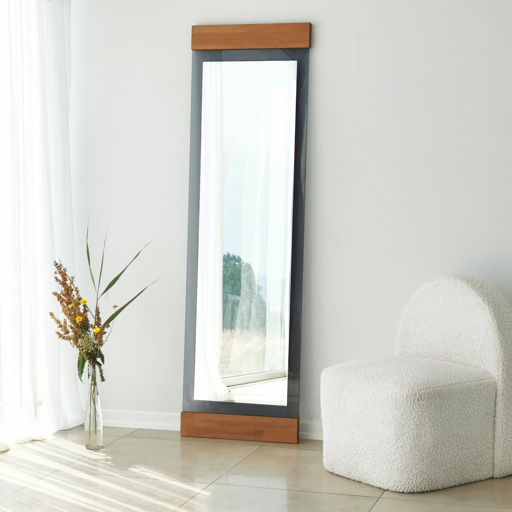 Espelho Cheval elegante com moldura de metal, 50 cm x 170 cm x 3 cm | Cores carvalho e fumaça | Design tradicional americano moderno para uso residencial e hoteleiro