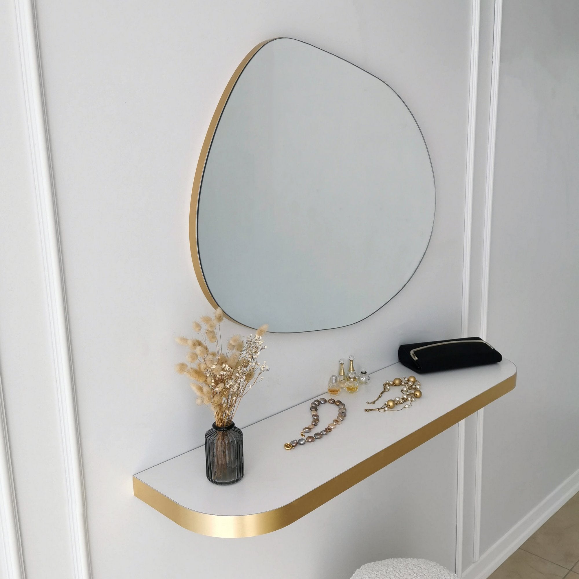 Espelho de parede dourado elegante, 75 x 55 cm | Painel de partículas 100% revestido em melamina, 18 mm de espessura | Ajustável e versátil para decoração escandinava moderna
