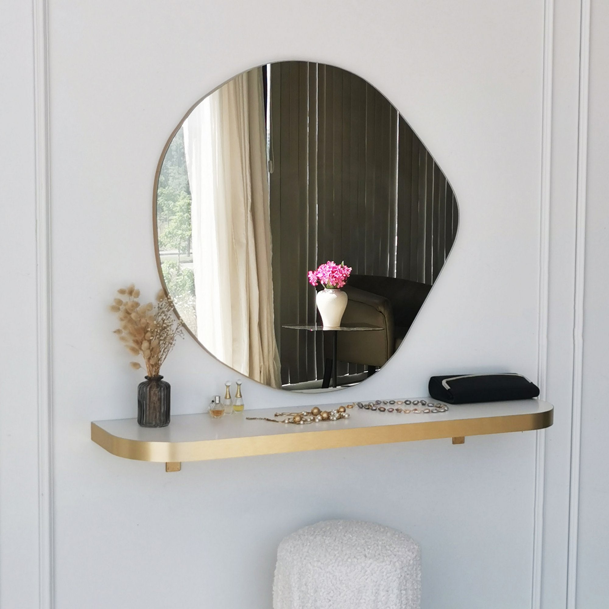 Espelho de parede dourado elegante, 70 cm x 67 cm | Painel de partículas 100% revestido em melamina, 18 mm de espessura | Ajustável e versátil para decoração escandinava moderna