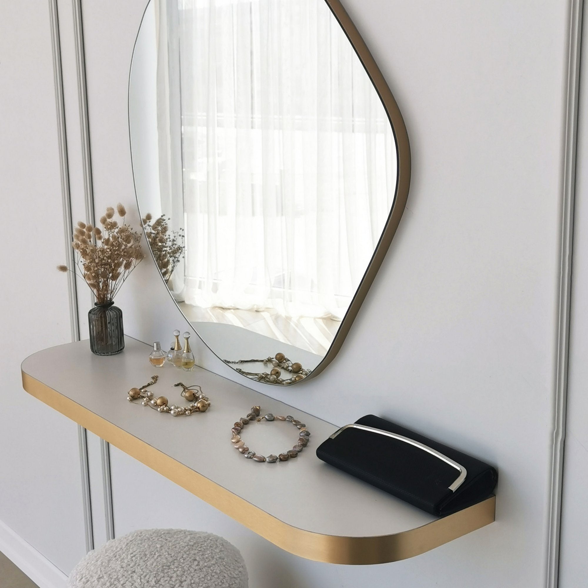 Espelho de parede dourado elegante, 70 cm x 67 cm | Painel de partículas 100% revestido em melamina, 18 mm de espessura | Ajustável e versátil para decoração escandinava moderna