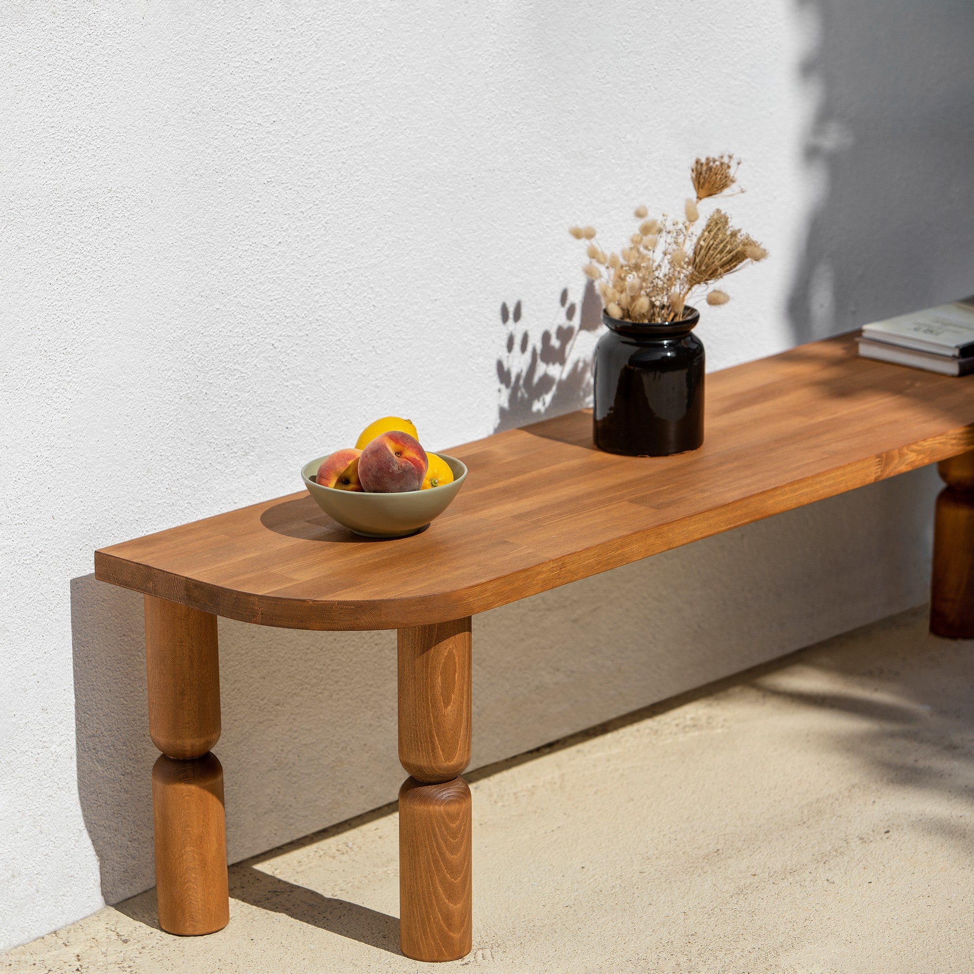Suporte de TV em madeira maciça, cor castanha, 140 x 40 x 35 cm | Acabamento ultrafosco resistente a raios UV e à base de água | Desmontado para fácil montagem, elegante e durável