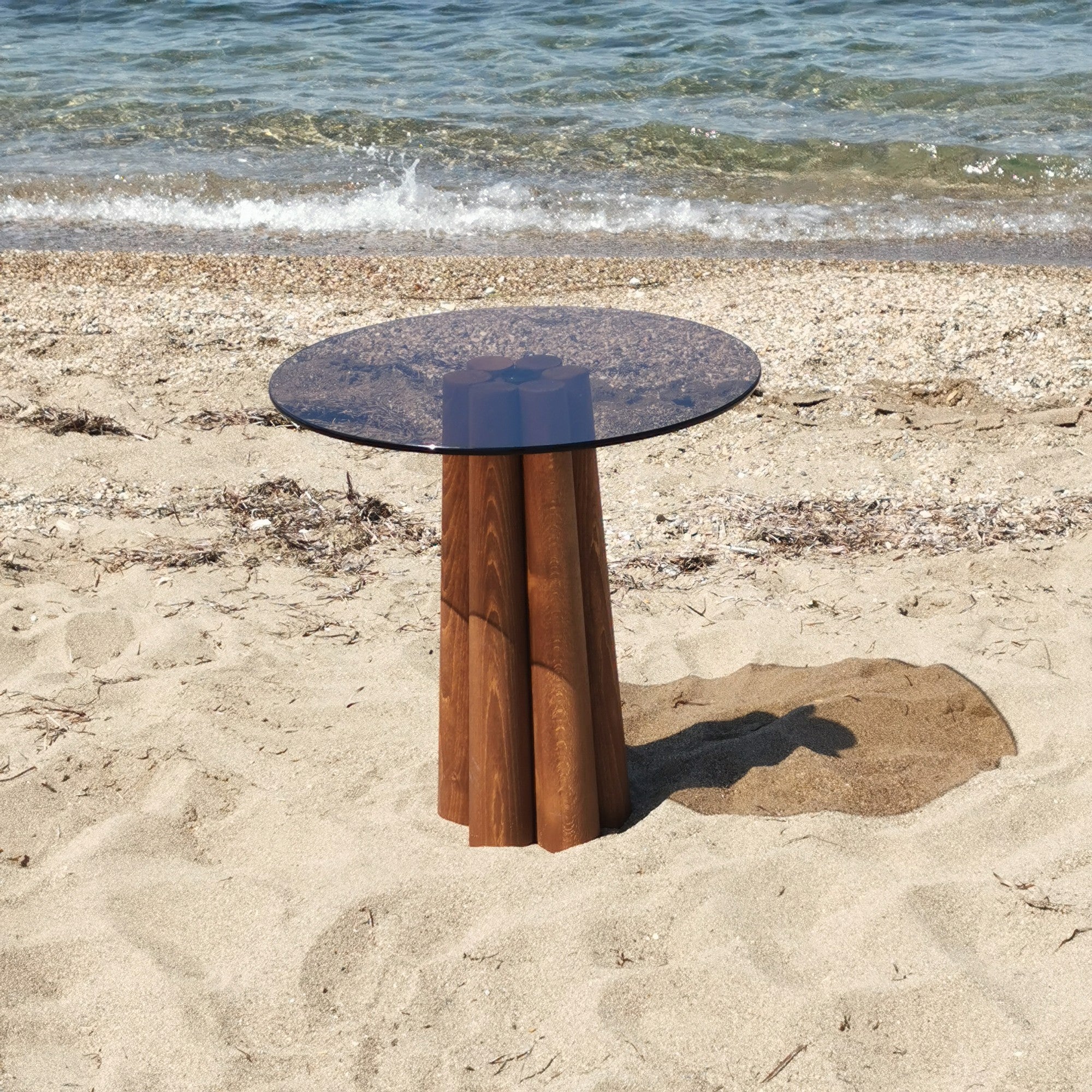 Mesa de Centro Elegante, 50x50x50 cm, 100% Vidro Temperado e Estrutura em Faia, Acabamento em Bronze e Nogueira | Design Moderno para Sala de Estar e Lounge