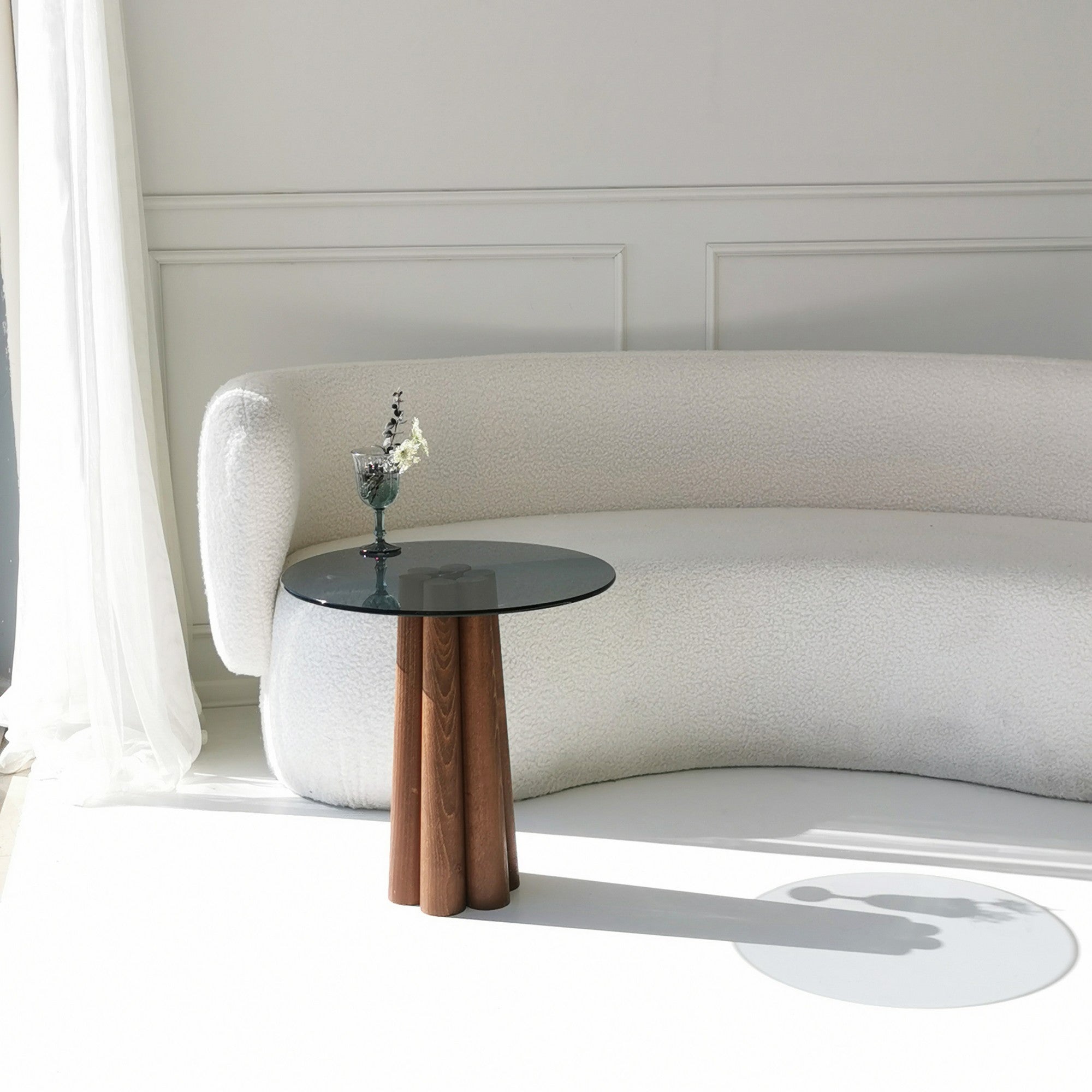 Mesa de centro elegante, 50 cm x 50 cm x 50 cm | 100% vidro temperado e estrutura de madeira de faia | Nogueira e cinza escuro | Desmontada para fácil montagem