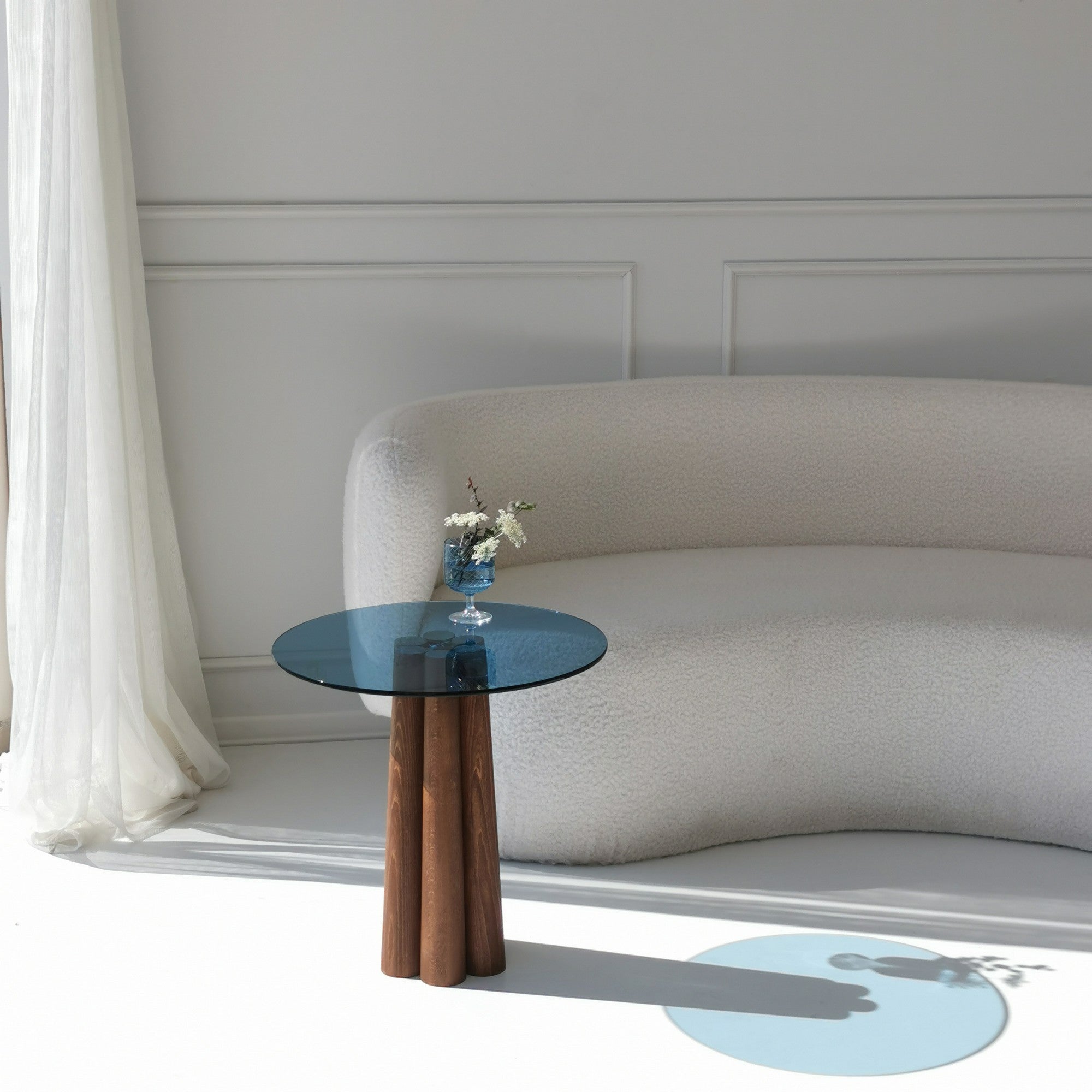 Mesa de Centro Elegante, 50x50x50 cm, Nogueira e Azul, 100% Vidro Temperado e Estrutura em Faia | Desmontada para Fácil Montagem | Perfeita para Espaços Modernos