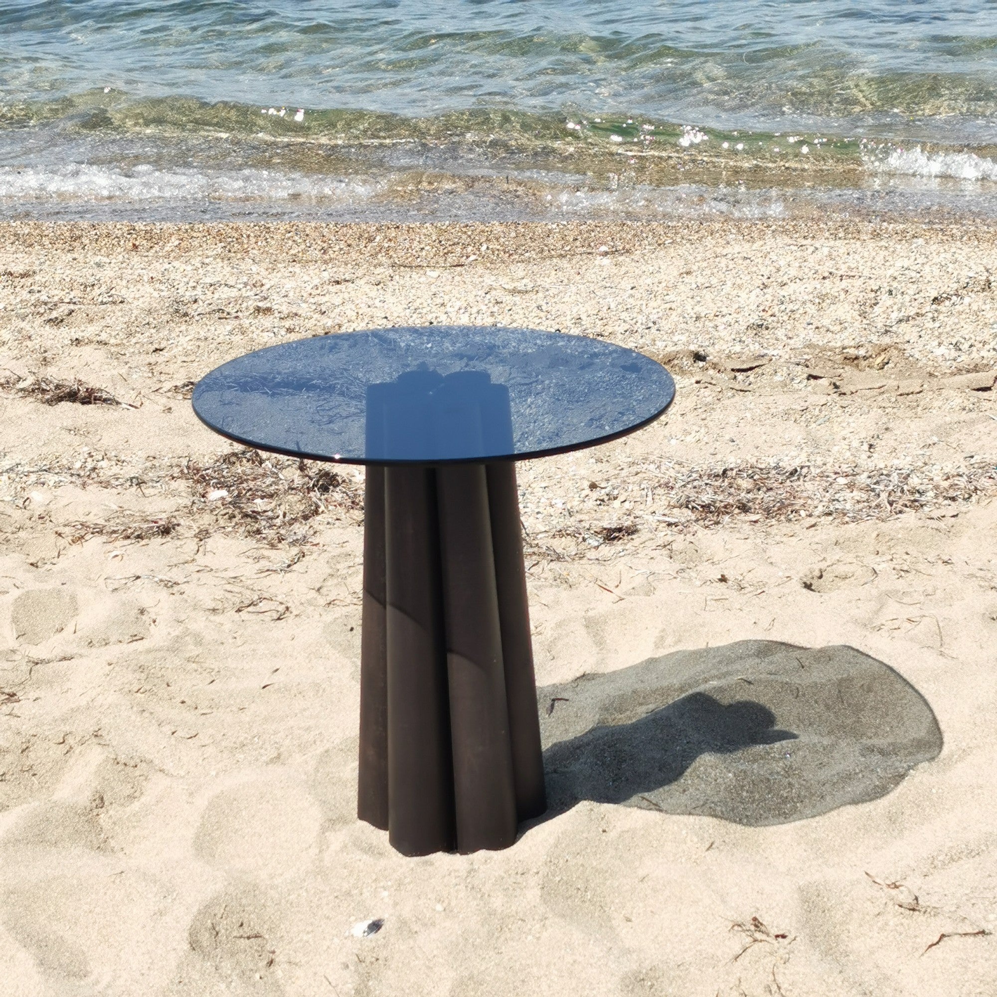 Mesa de Centro Elegante, 50x50x50 cm, Cinza Escuro e Preto | 100% Vidro Temperado e Estrutura em Madeira de Faia | Desmontada para Fácil Montagem, Design Moderno