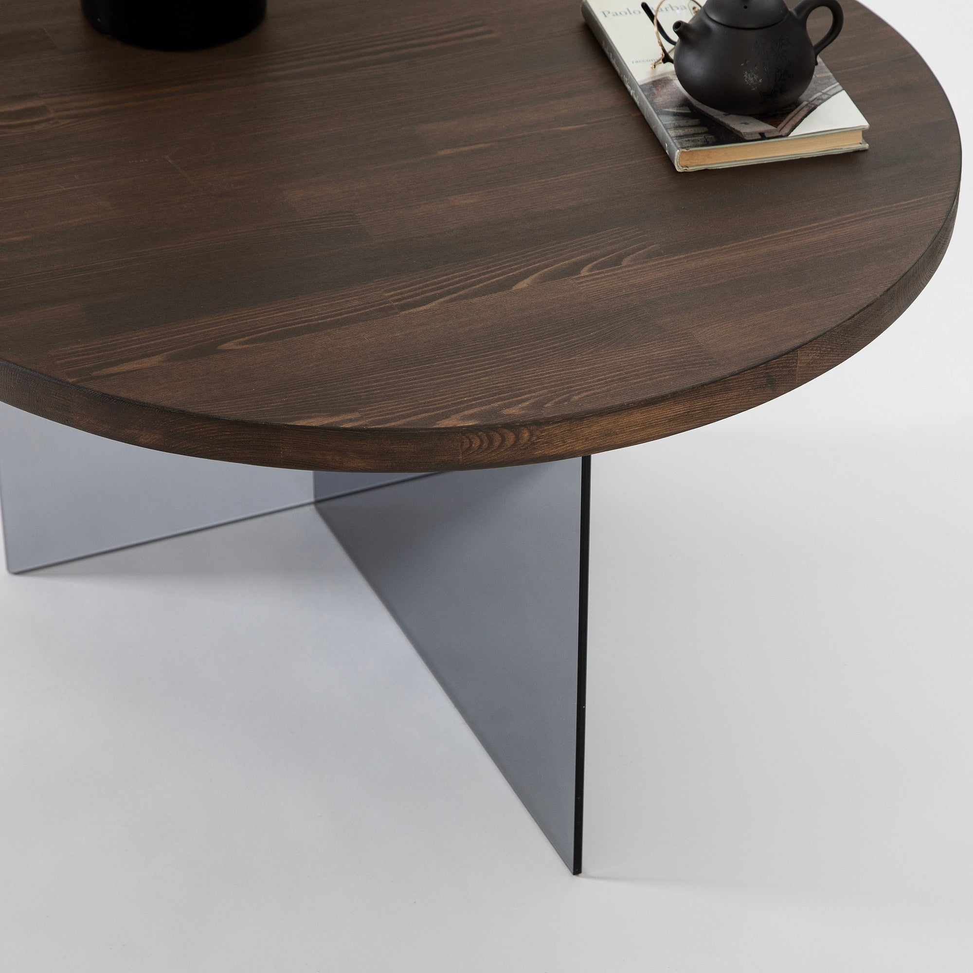 Mesa de Centro Elegante, 70 cm de Largura, 40 cm de Altura | Vidro 100% Temperado e Estrutura em MDF | Nogueira e Cinza Escuro | Design Moderno para Sala de Estar e Lounge