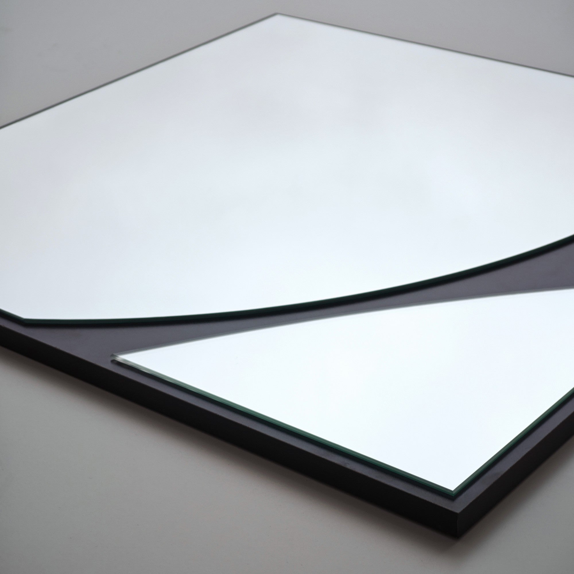 Espelho elegante de parede preto, 70 x 70 cm | Painel de partículas 100% revestido em melamina, cintas de PVC | Design ajustável e ecológico para espaços modernos