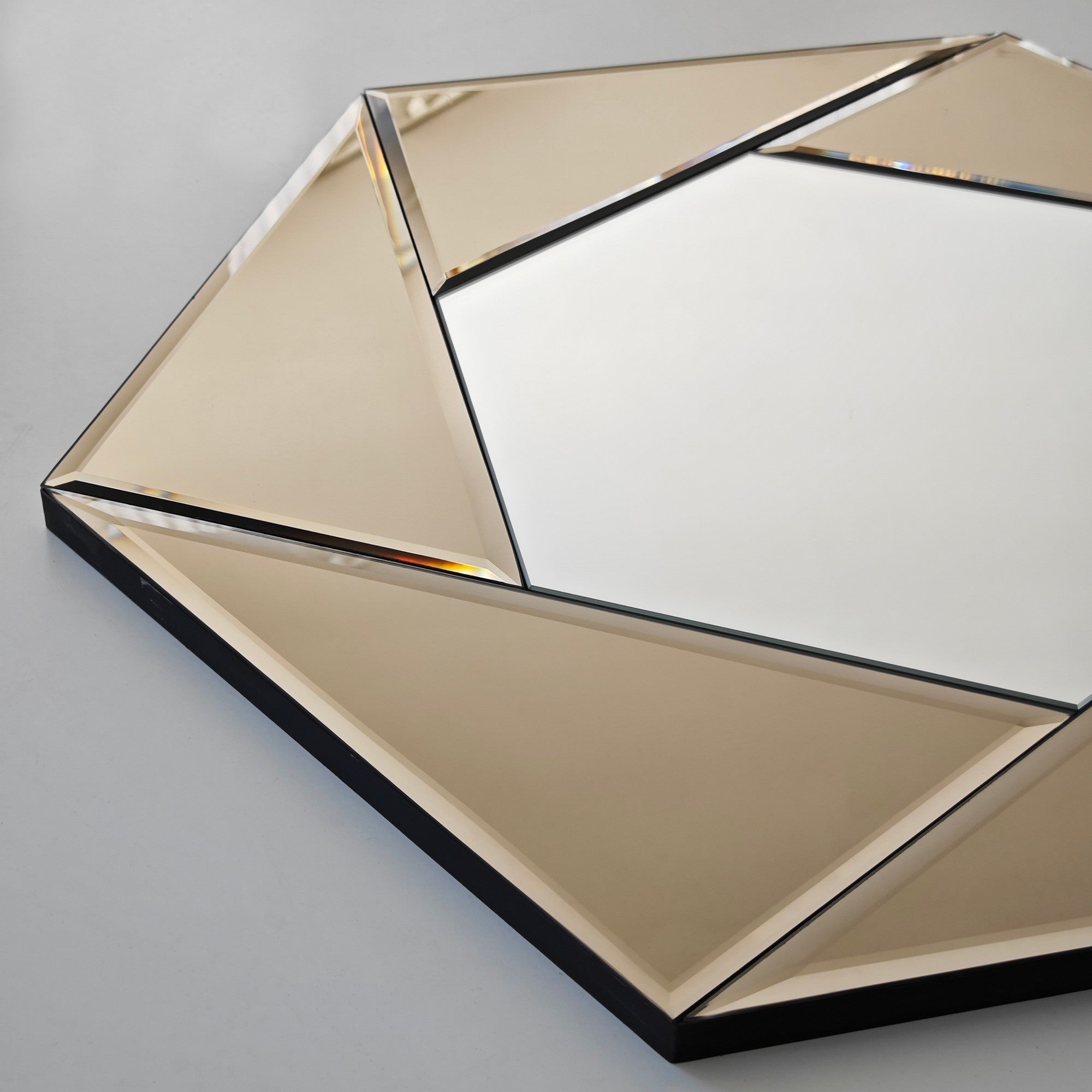 Espelho de parede elegante em bronze, 60 x 70 cm | Painel de partículas 100% revestido em melamina, cintas de PVC | Design Flotal-E ajustável e ecológico