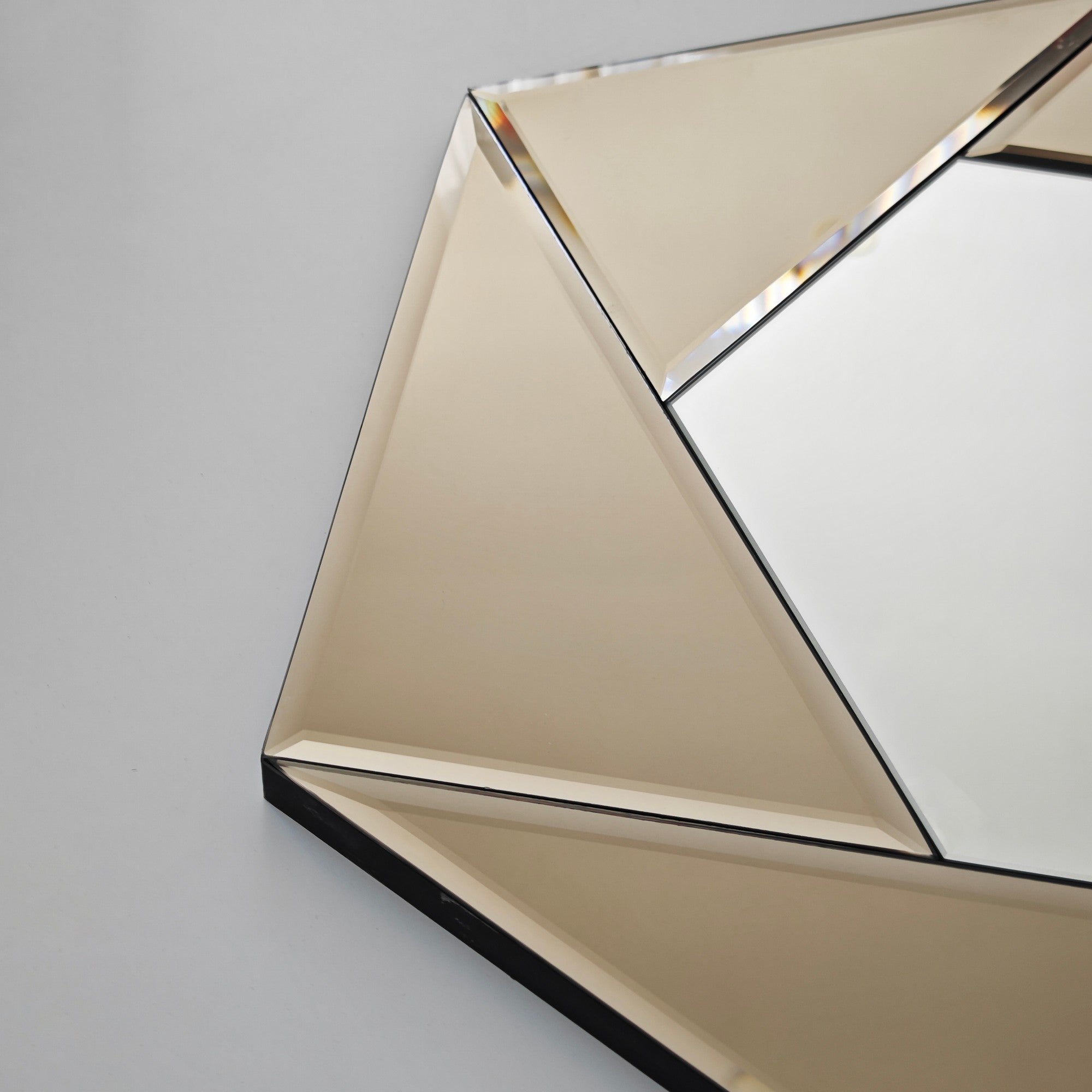 Espelho de parede elegante em bronze, 60 x 70 cm | Painel de partículas 100% revestido em melamina, cintas de PVC | Design Flotal-E ajustável e ecológico