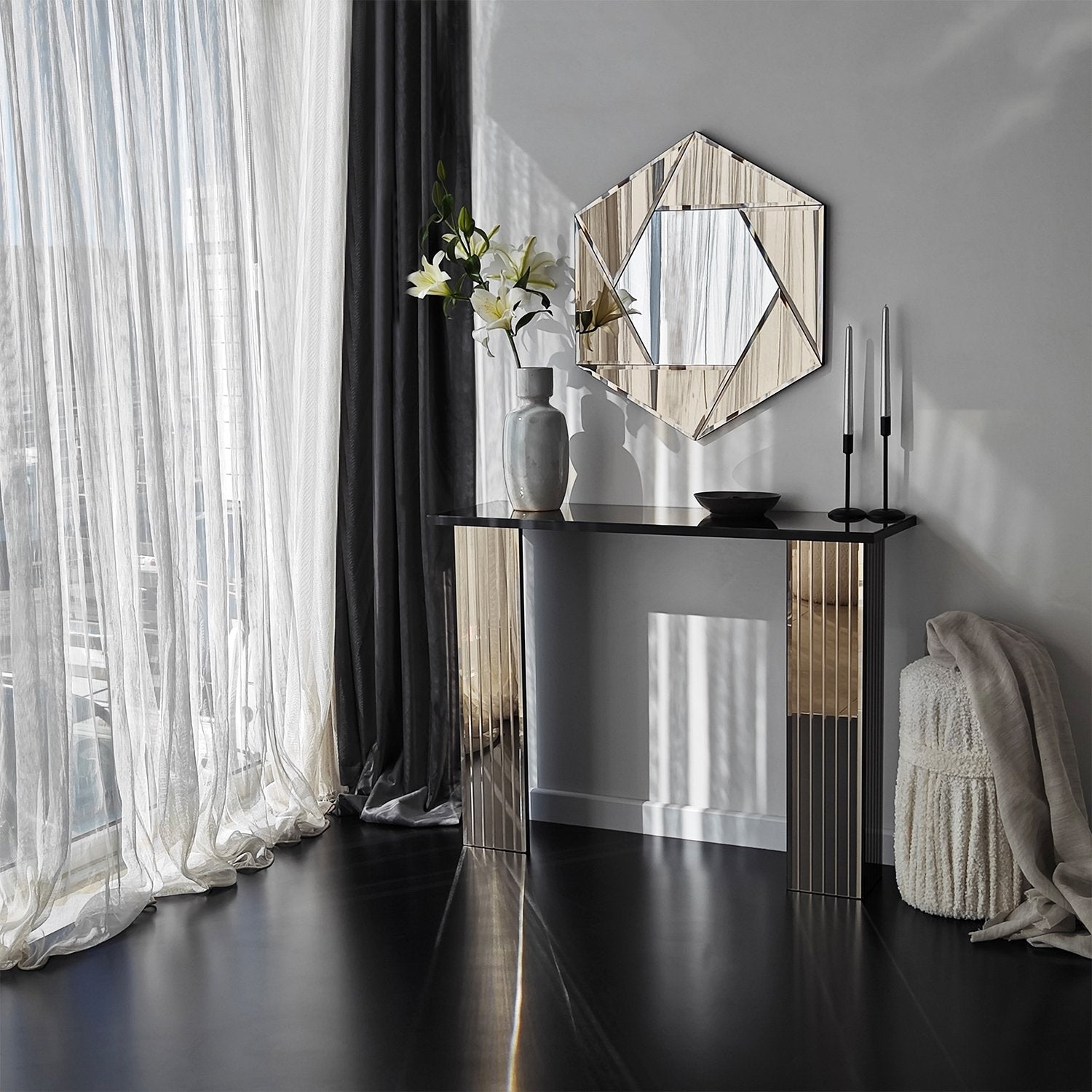 Elegante cômoda de bronze, 105 cm x 80 cm x 34 cm | Painel de partículas 100% revestido em melamina, 18 mm de espessura | Montável na parede com espelho ecológico Flotal-E