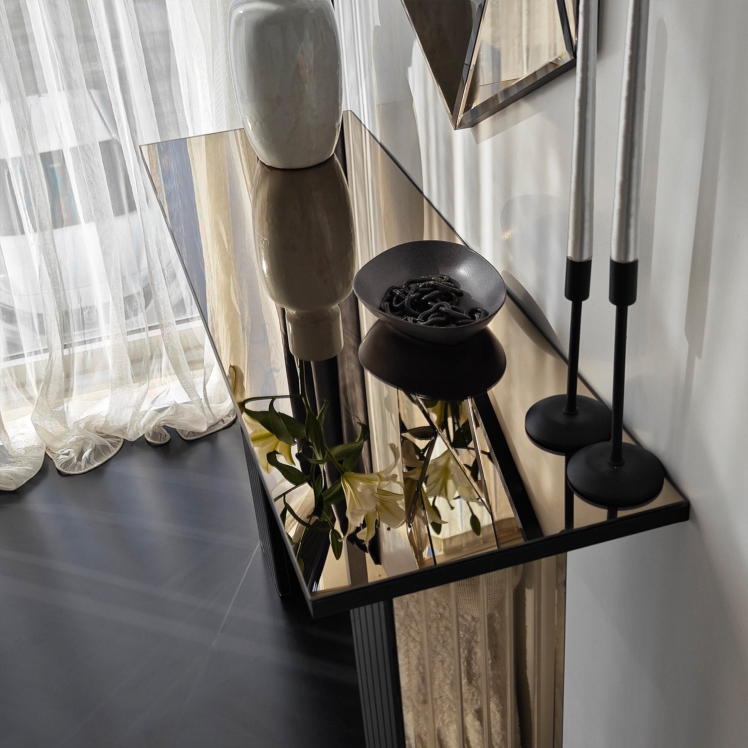 Elegante cômoda de bronze, 105 cm x 80 cm x 34 cm | Painel de partículas 100% revestido em melamina, 18 mm de espessura | Montável na parede com espelho ecológico Flotal-E