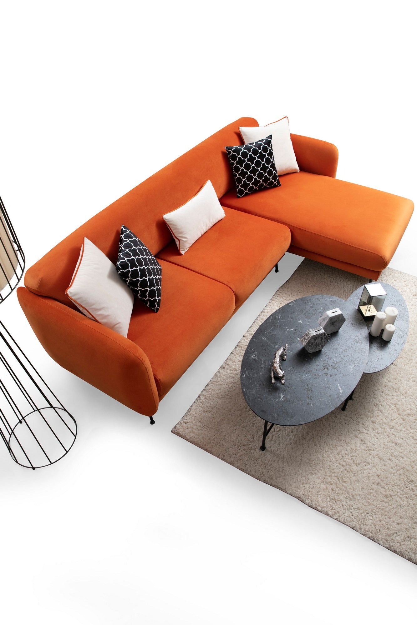 Sofá-cama de canto elegante, laranja, 270 x 170 cm | Estrutura em madeira de faia e aglomerado, 100% poliéster, sistema de sofá-cama, pernas de metal preto fosco | Perfeito para espaços modernos