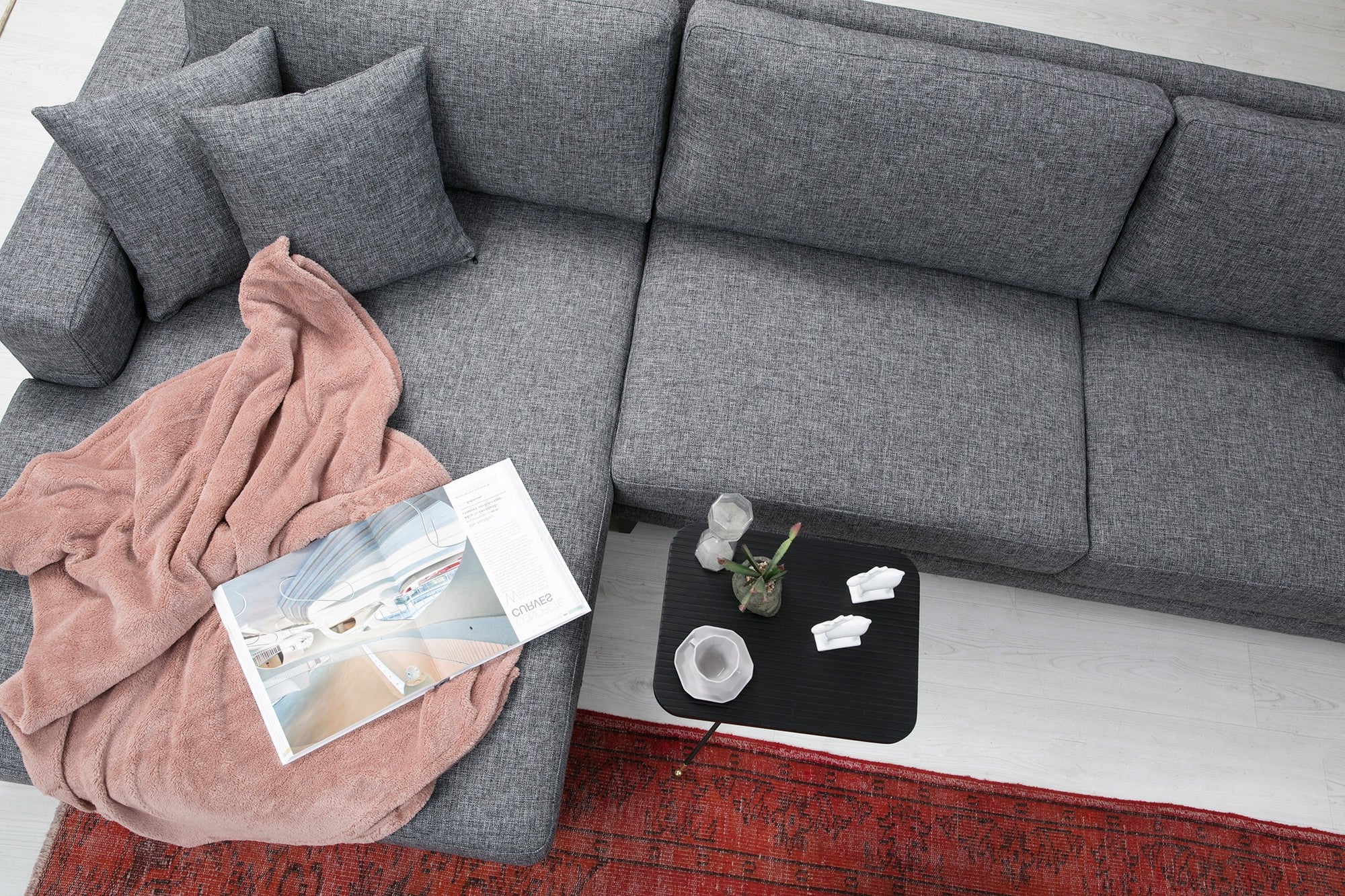 Sofá-cama de canto elegante, cinza escuro, 303 x 160 x 90 cm | Estrutura em madeira de faia e aglomerado, 100% poliéster, almofadas portáteis | Perfeito para espaços modernos