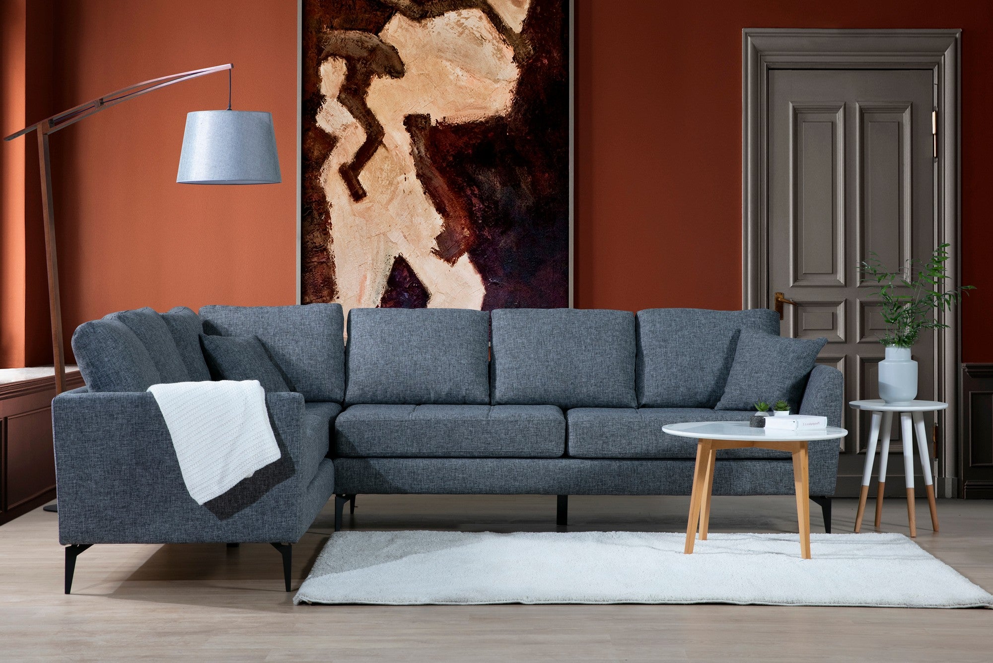 Sofá de canto elegante, cinza escuro, 300 cm | Estrutura em madeira de faia e aglomerado, tecido 100% poliéster | Inclui 2 almofadas, pernas de metal preto fosco | Design industrial moderno