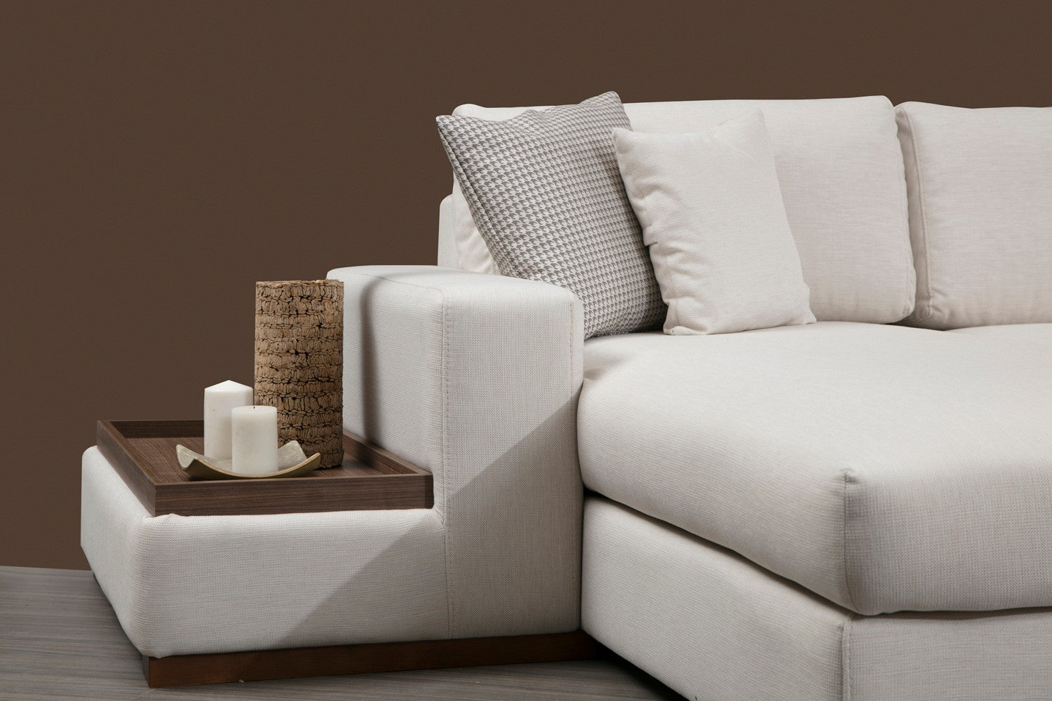 Sofá de canto elegante com pufe, estrutura de madeira de faia e aglomerado, 374 x 428 cm | 100% poliéster, pernas de nogueira | Design escandinavo moderno, lavável a seco