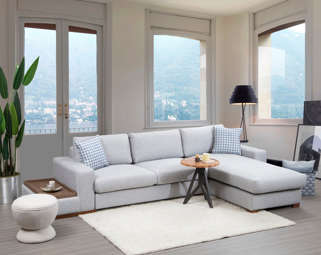Sofá de canto elegante com estrutura de madeira de faia, tecido de poliéster cinza claro, 332 x 194 cm | Inclui 2 almofadas portáteis e pernas de nogueira | Perfeito para casas escandinavas
