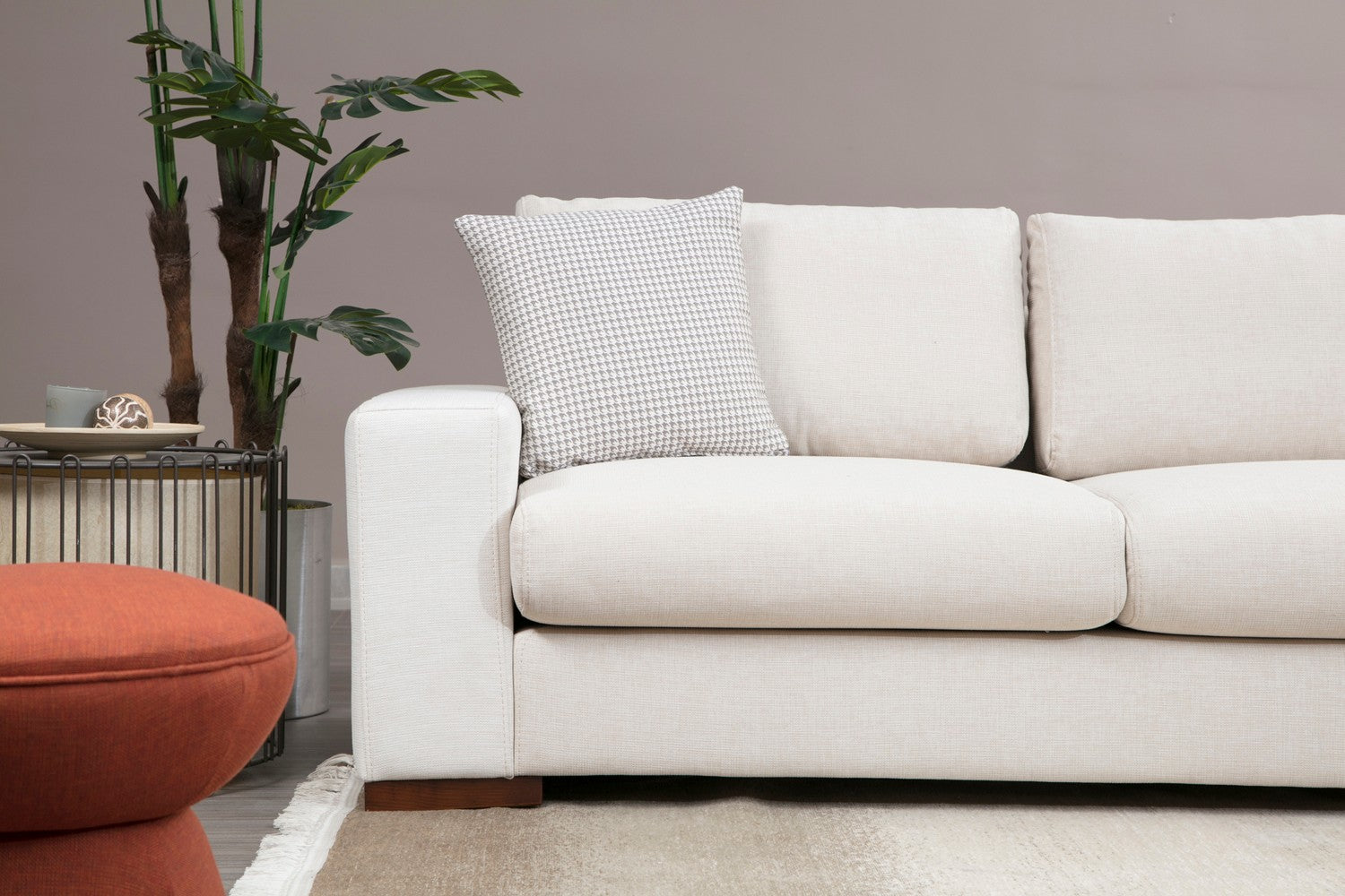 Sofá de canto elegante, 270 x 194 cm, estrutura de madeira de faia, 100% poliéster, pernas de nogueira, almofadas portáteis, lavável a seco, design escandinavo, branco