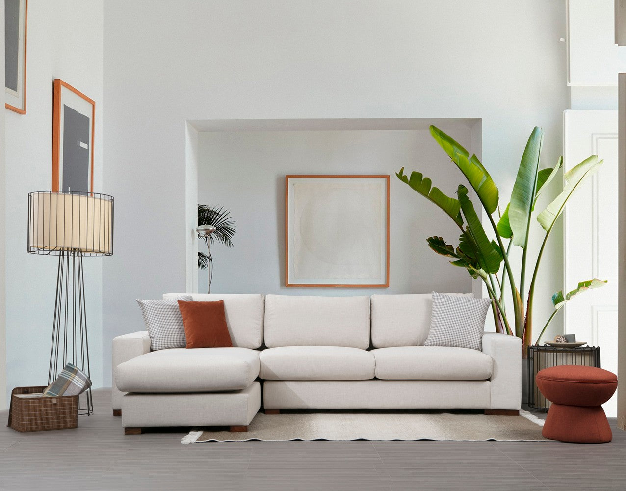 Sofá de canto elegante, 270 x 194 cm, estrutura de madeira de faia, 100% poliéster, pernas de nogueira, almofadas portáteis, lavável a seco, design escandinavo, branco