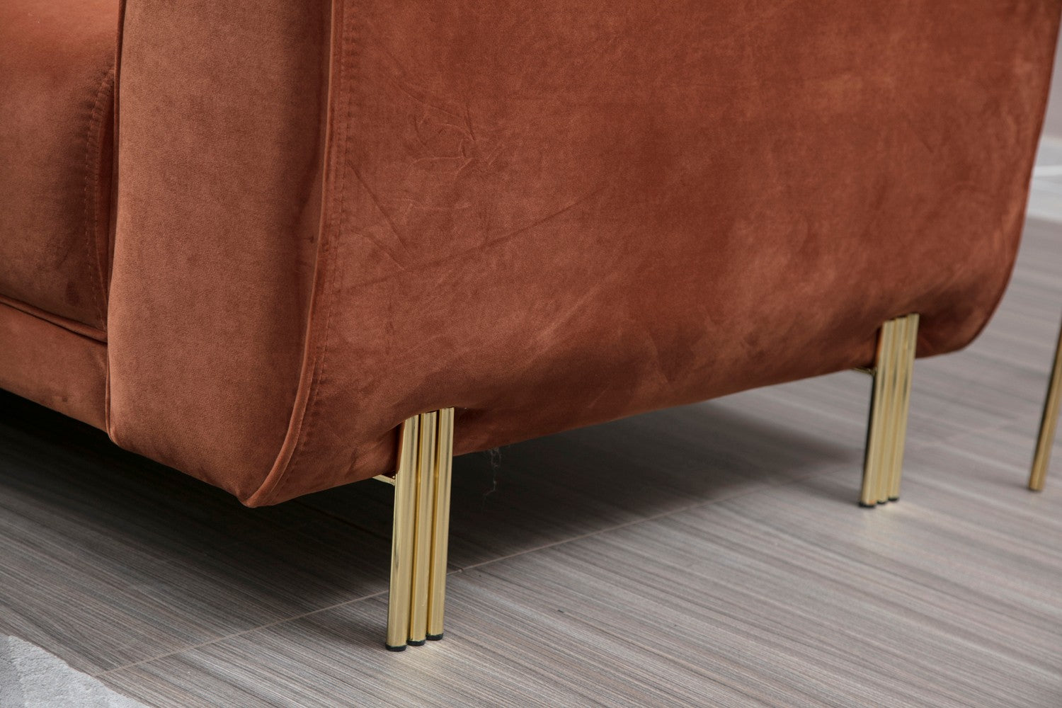 Sofá-cama de canto Cinnamon, estrutura de madeira de faia e aglomerado, 287 x 169 cm | 100% poliéster, pernas de metal dourado, elegante e funcional para espaços modernos