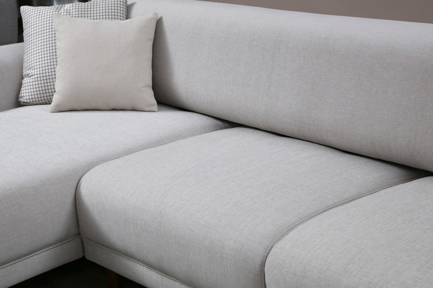 Sofá-cama de canto bege, 287 x 169 cm, estrutura de madeira de faia, 100% poliéster, espuma de 10 cm, pernas pretas foscas | Elegante e funcional para espaços modernos