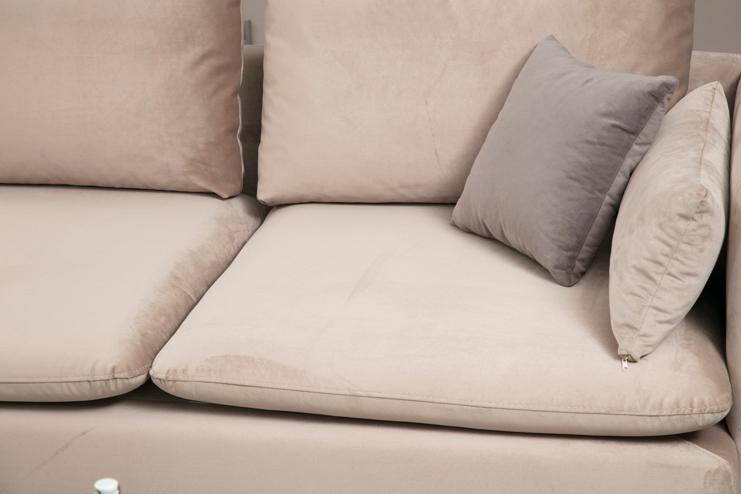 Sofá de canto bege com pufe, estrutura de madeira de faia e aglomerado, 289 x 186 cm | 100% poliéster, sistema de sofá-cama, design industrial moderno, pernas pretas foscas