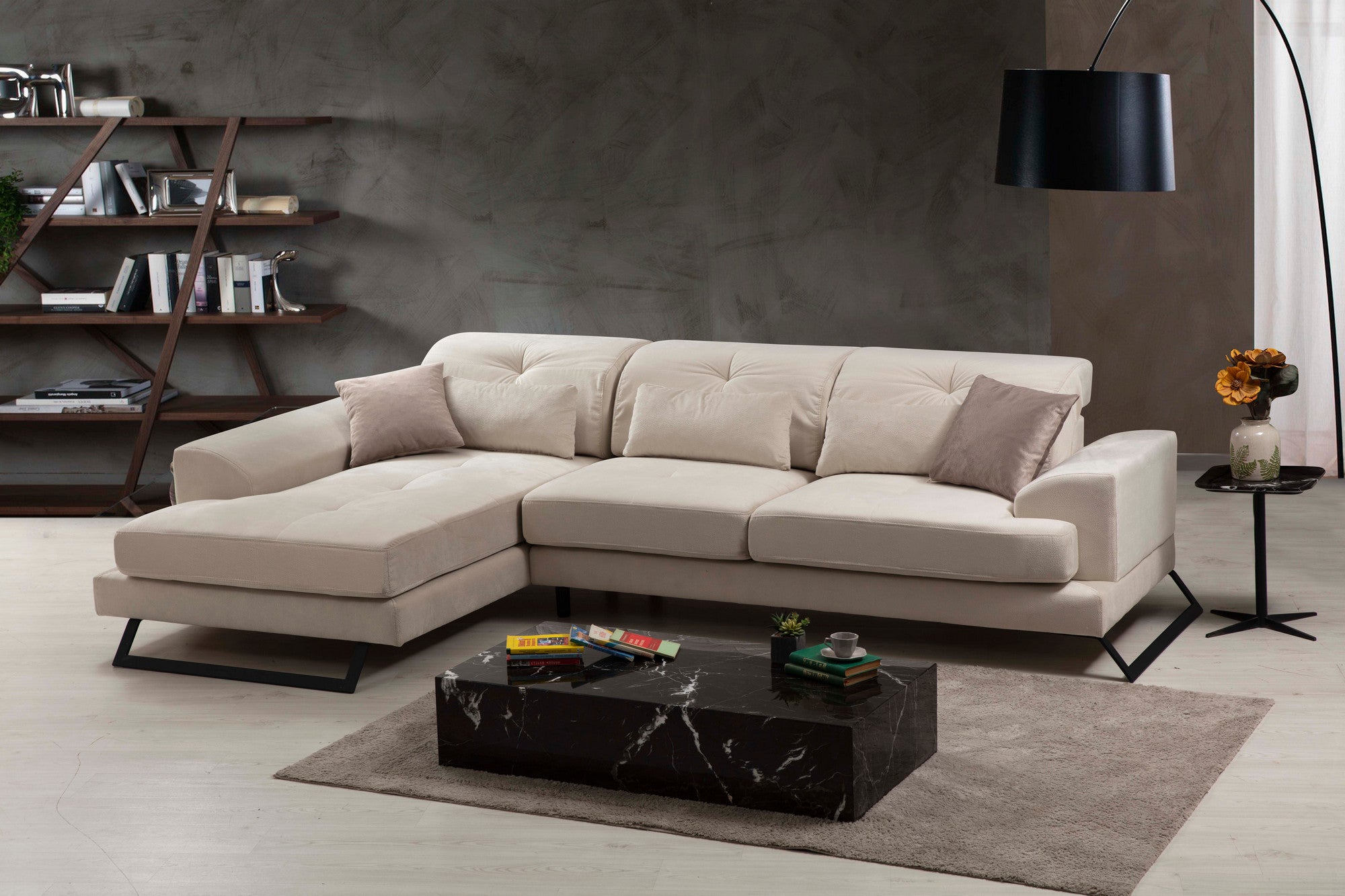 Sofá de canto elegante, cru, 304 x 190 x 92 cm | Estrutura em madeira de faia e aglomerado, encosto ajustável, 5 almofadas incluídas | Design industrial moderno